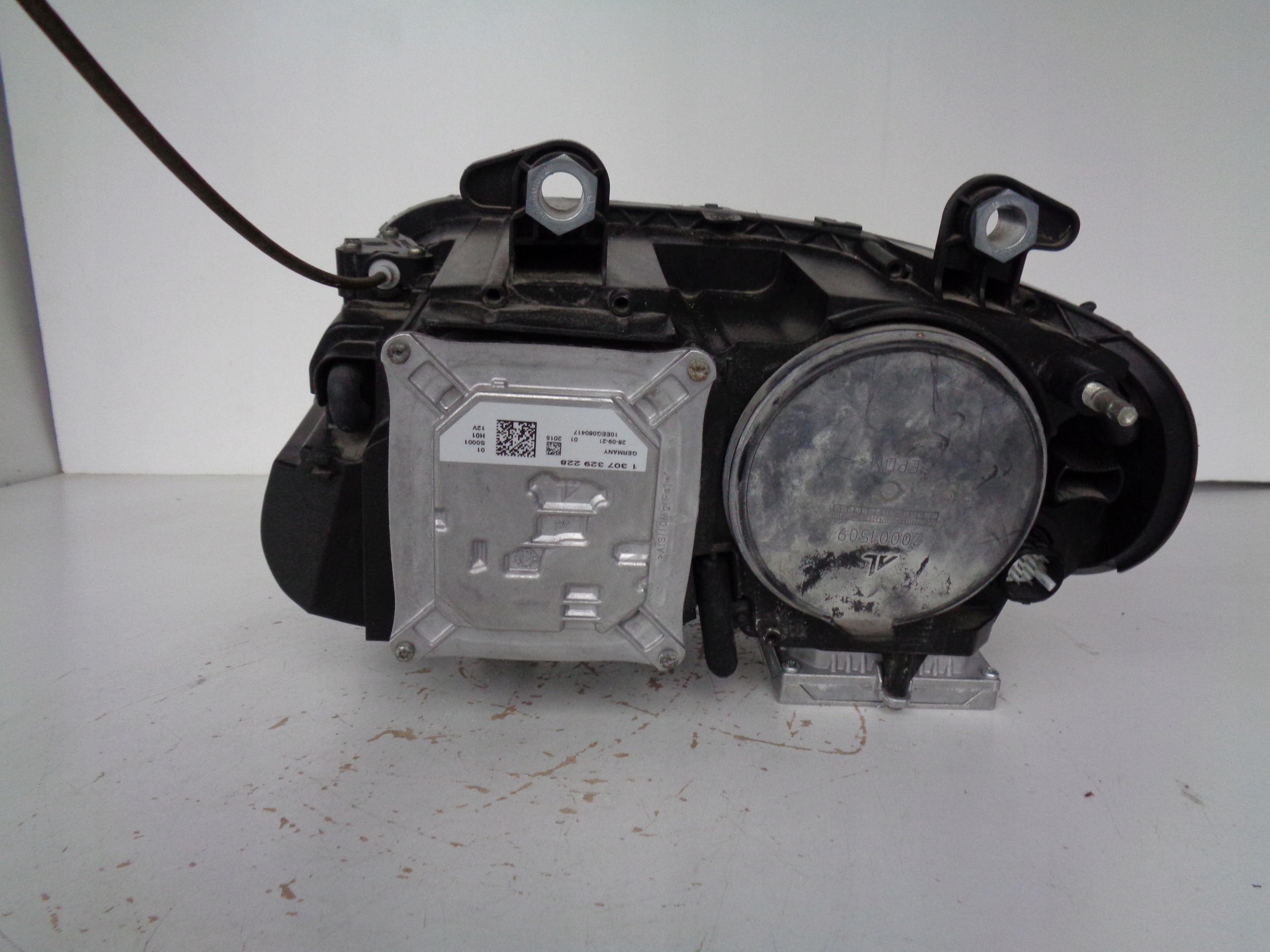 PRAVE PREDNE SVETLO MASERATI QUATTROPORTE V XENON LED