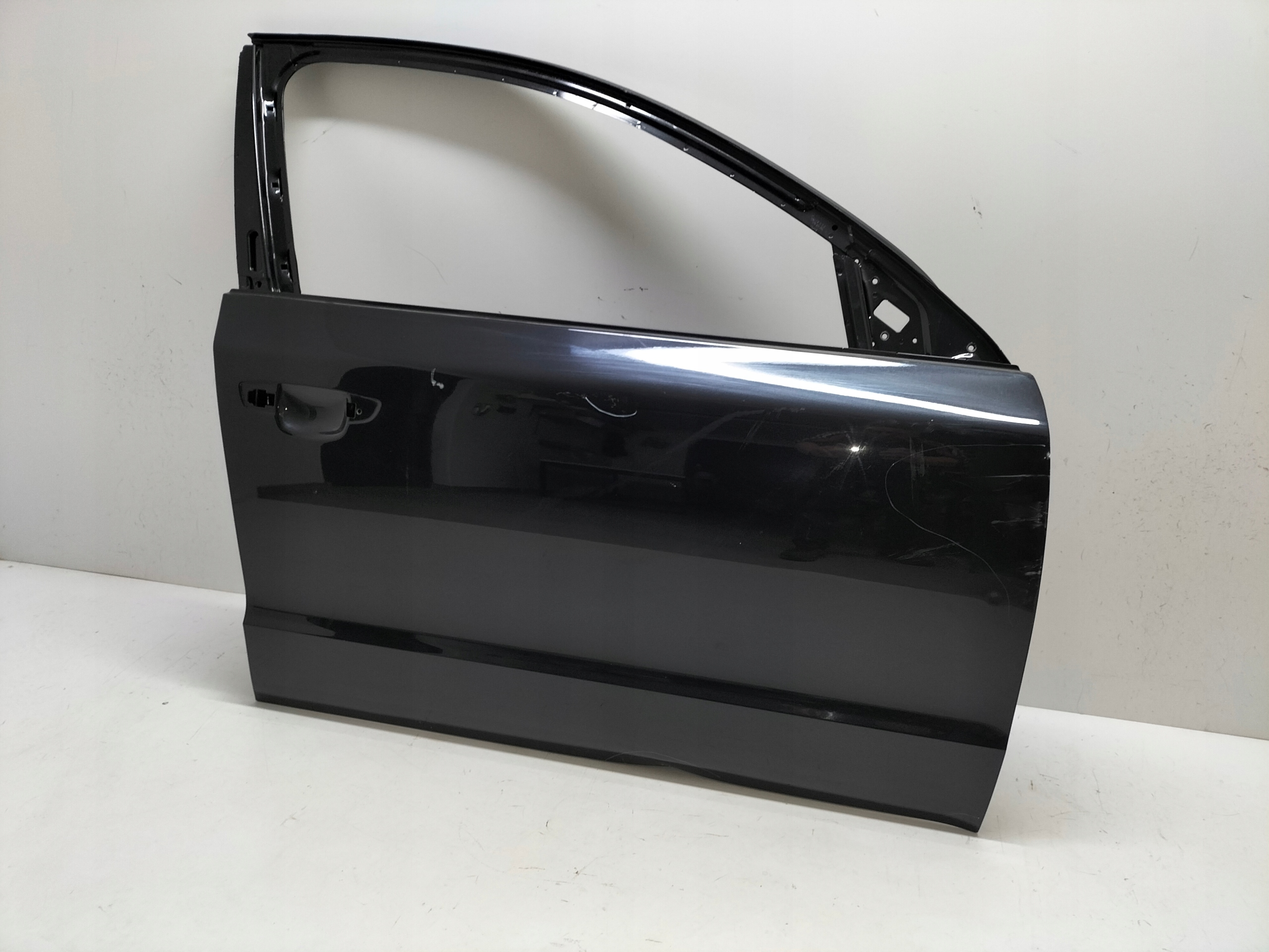 PRAVE PREDNE DVERE SKODA SUPERB 2 II 3T0 08-15