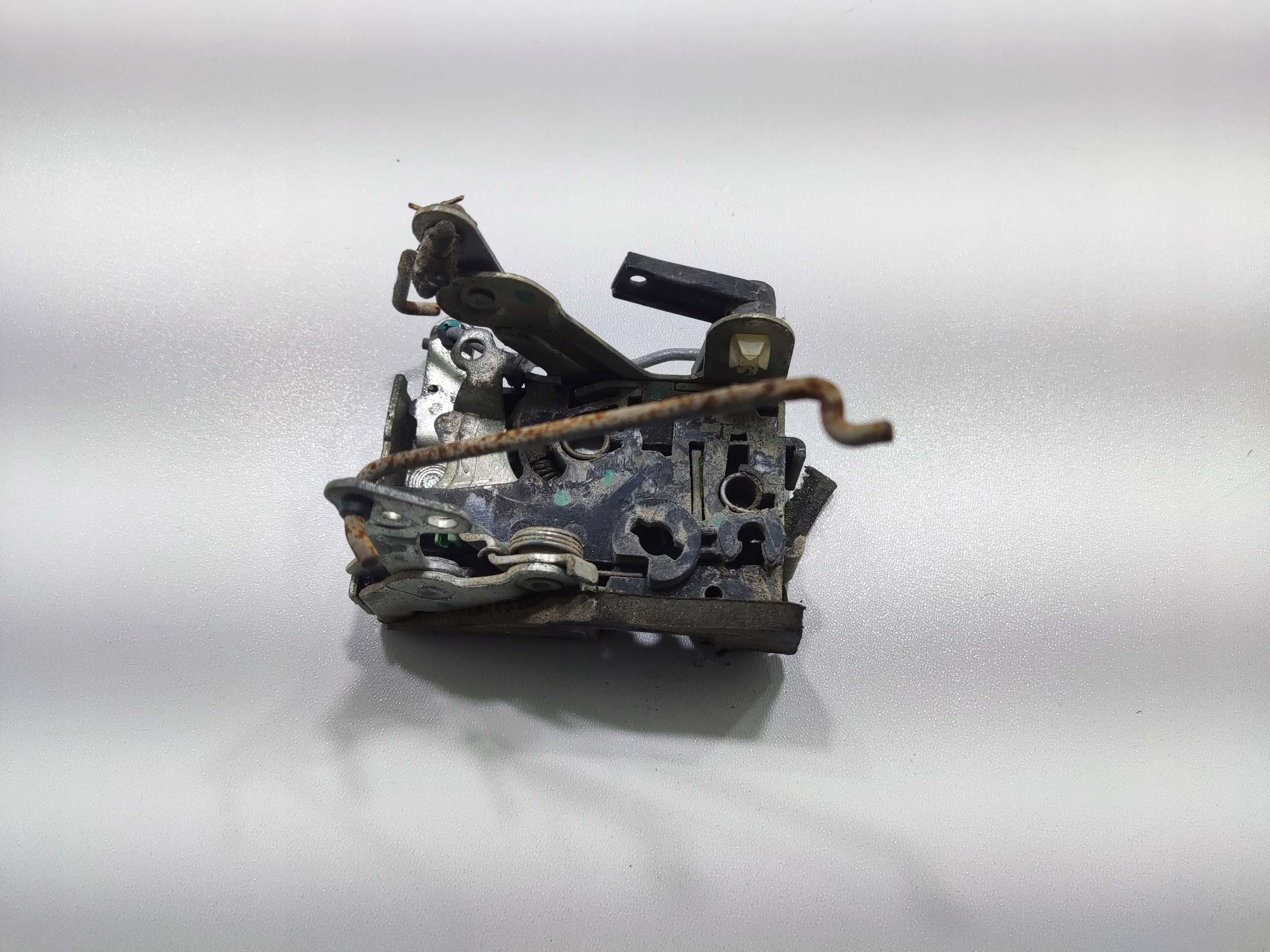 ZAMOK LAVYCH PREDNYCH DVERI LAND ROVER DEFENDER 1999-2014 EUROPA