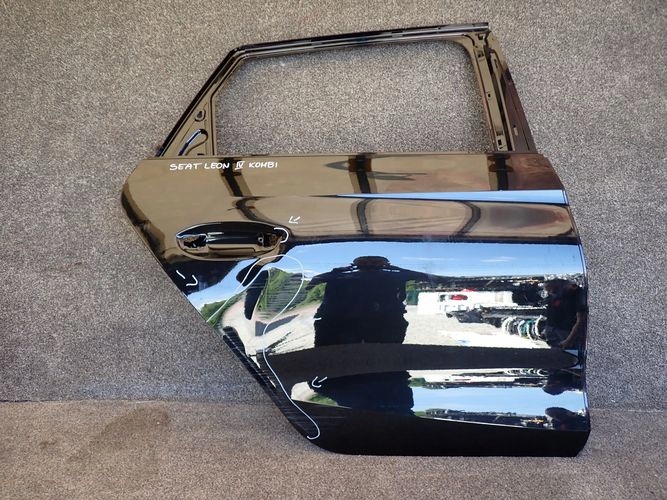 SEAT LEON IV KOMBI PRAVE ZADNE DVERE