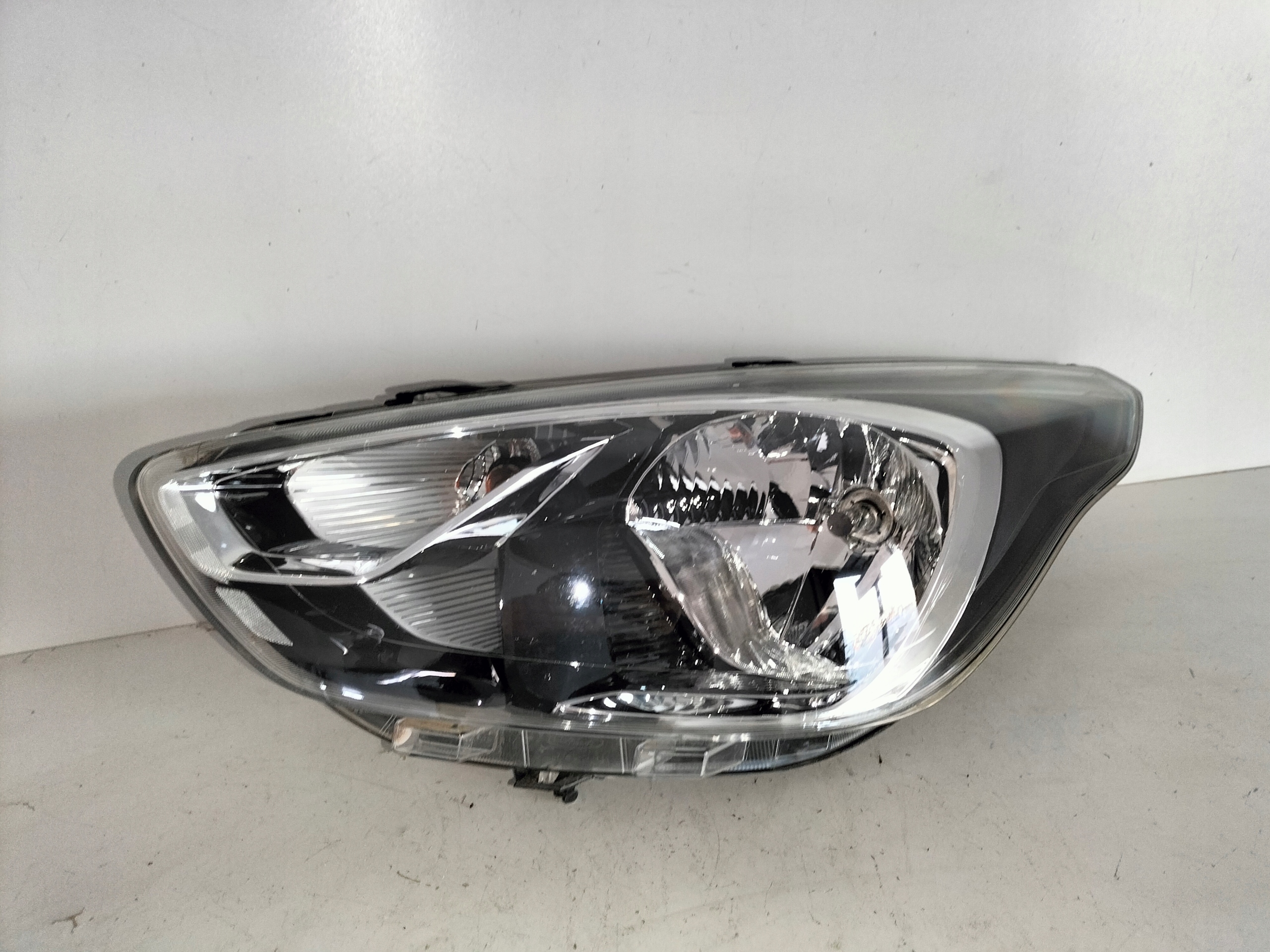 LAVE PREDNE SVETLO FORD KA+ PLUS 16-