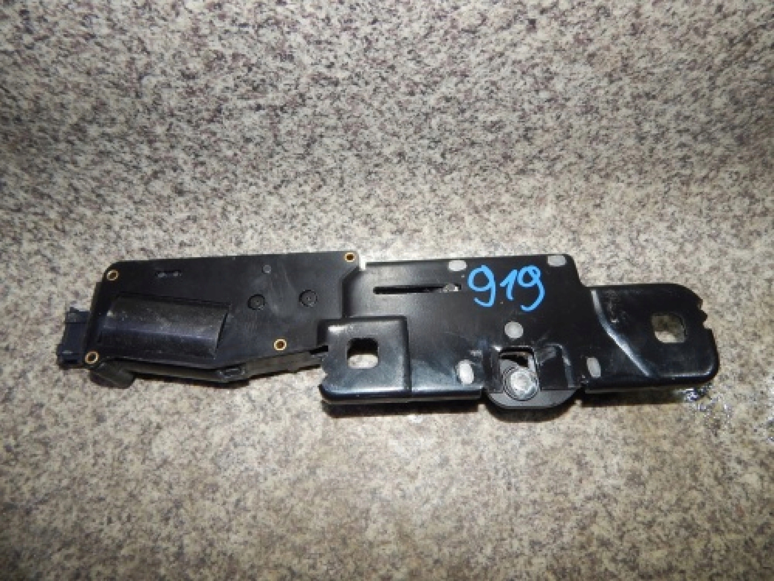 AUDI A8 D4 A7 ZAMOK PIATYCH DVERI 4H0827383