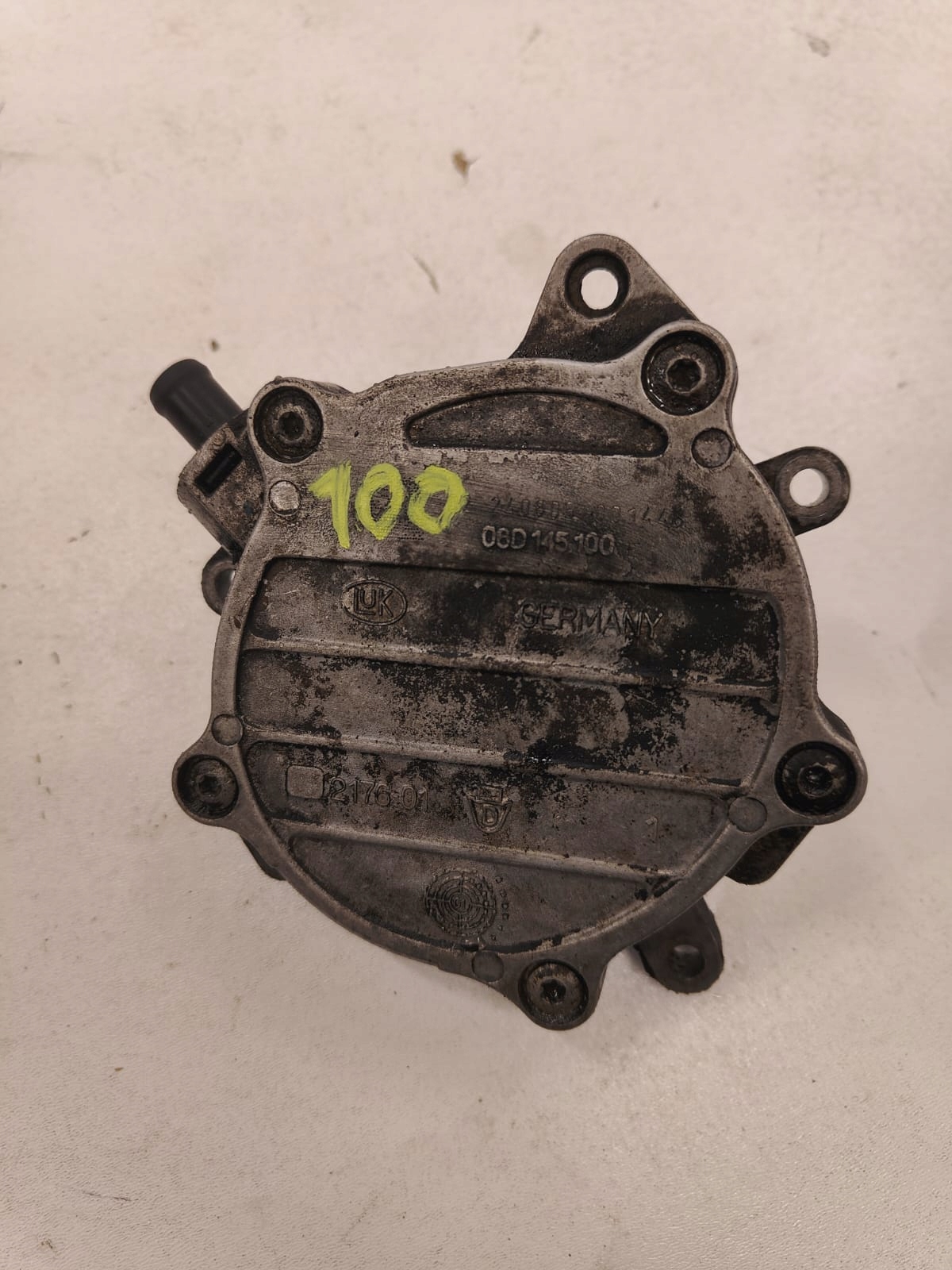Volkswagen 2.0 tfsi axx bwa 06D145100F VÁKUOVA PUMPA