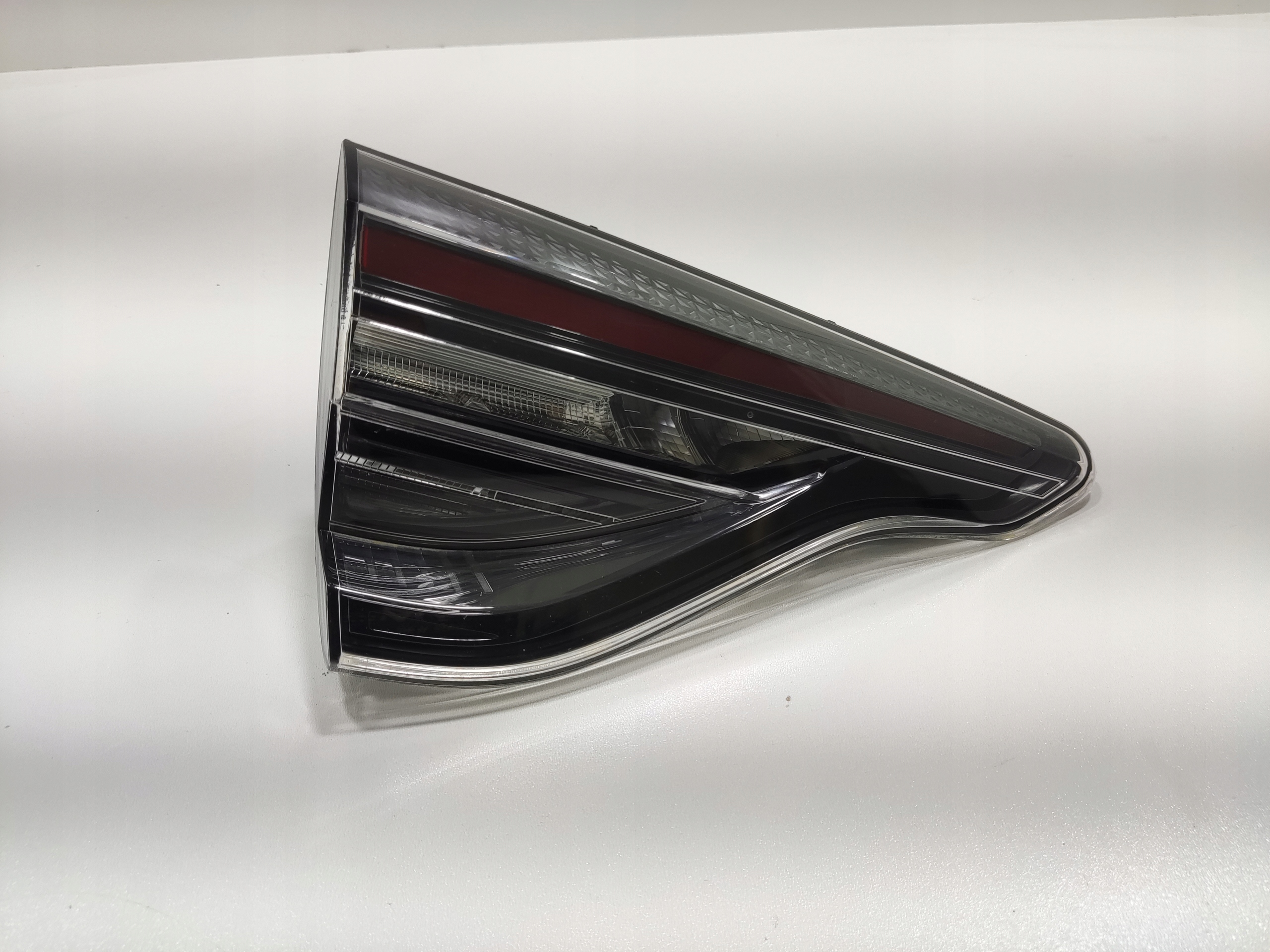 LAVE ZADNE SVETLO LED V KAPOTE RENAULT CLIO V 265555477R 2024-2025 LIFT