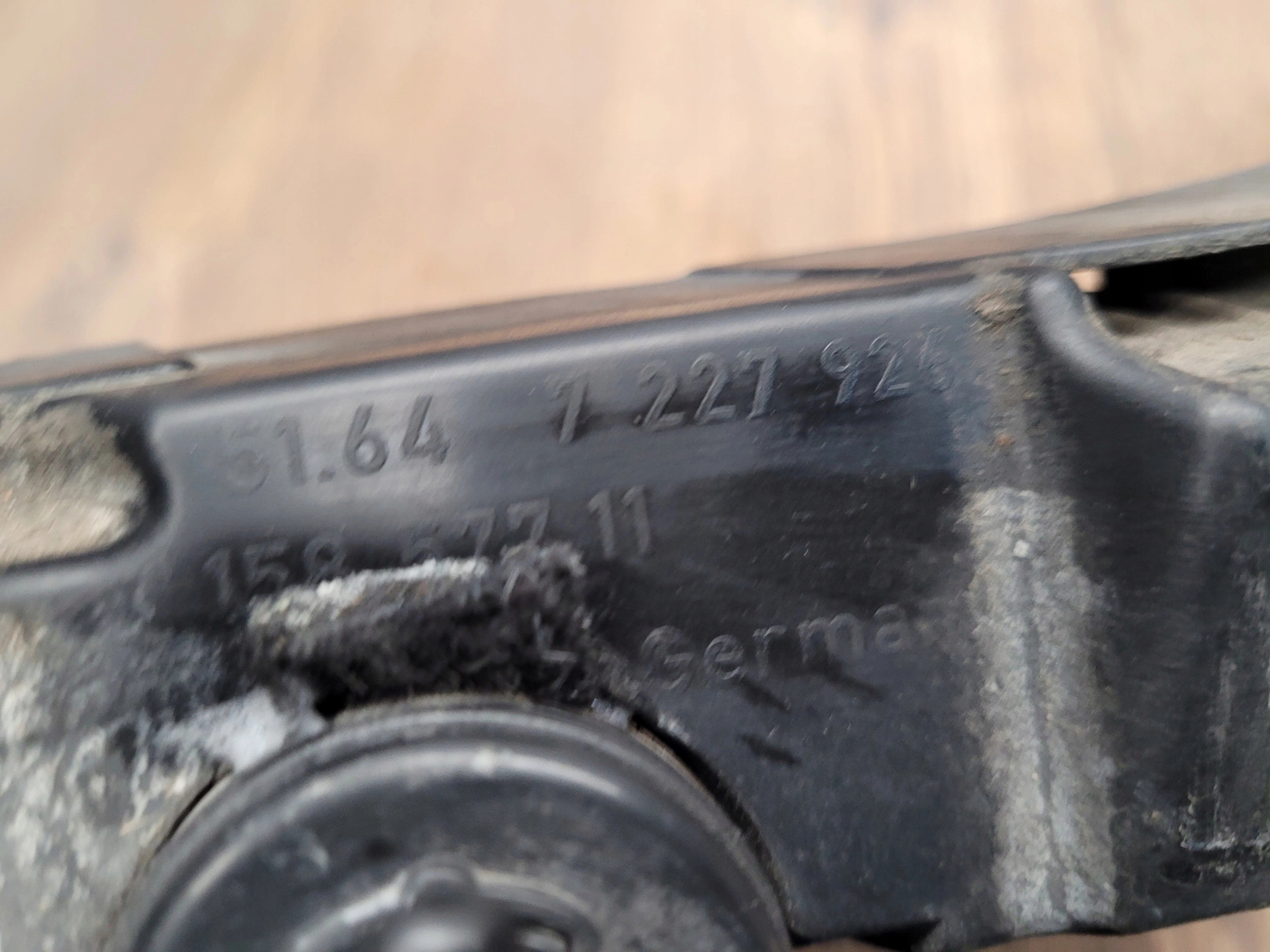 BMW E92 E93 DRŽIAK PRAVÉHO SVETLA OSTREKOVAC 7227926