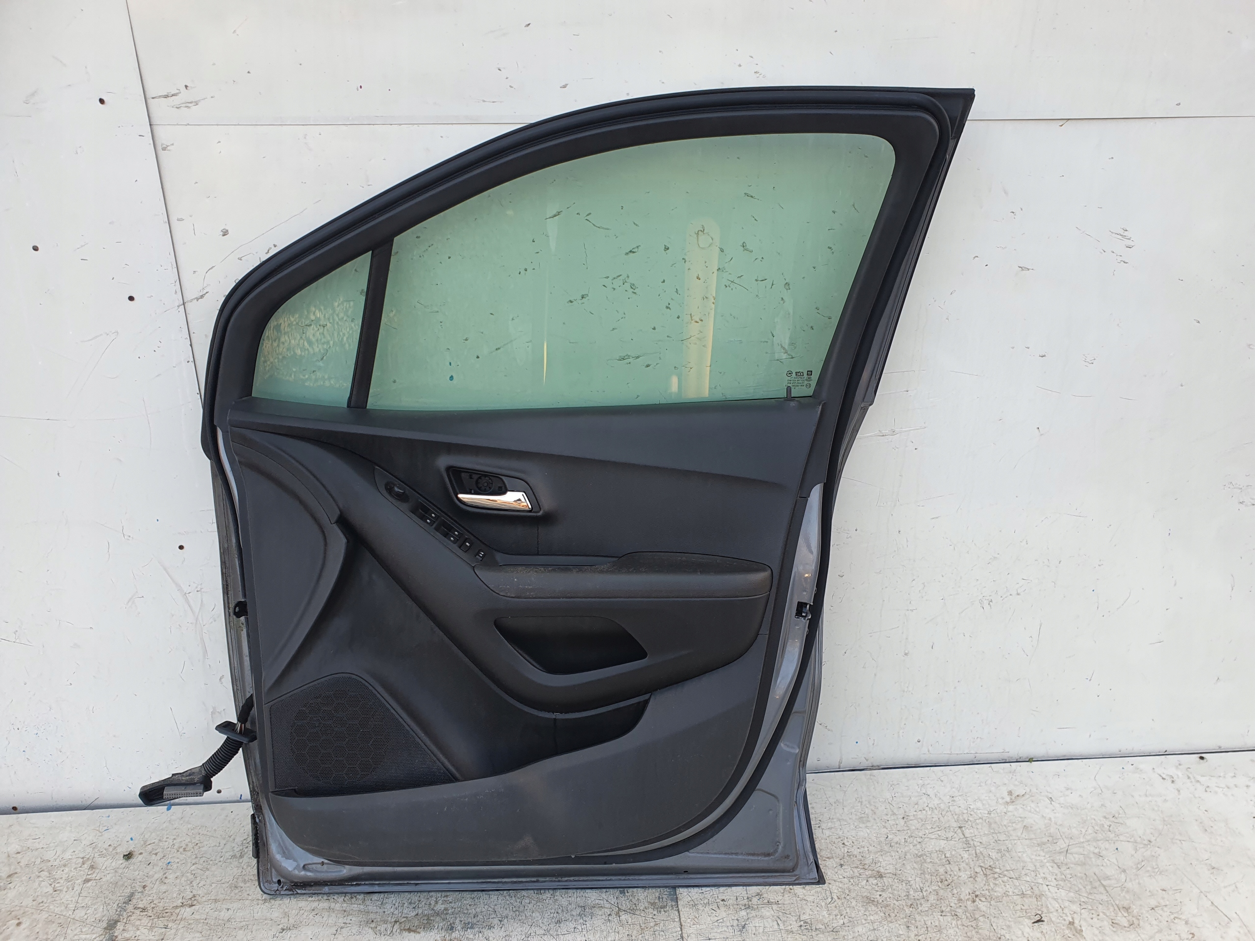 CHEVROLET TRAX PRAVE PREDNE DVERE