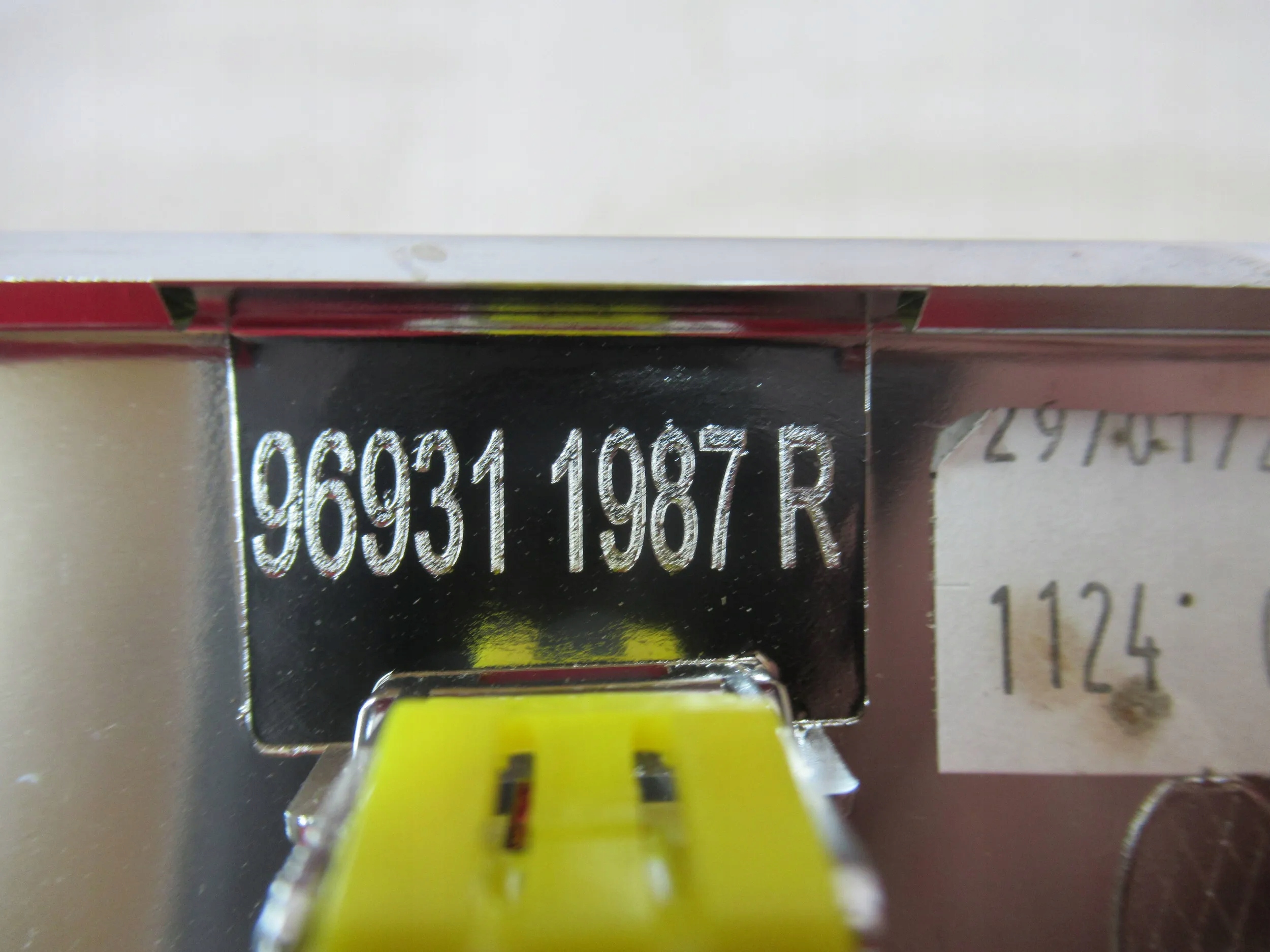 OKRASNÁ LIŠTA STREDOVÉHO TUNELA RENAULT MEGANE IV