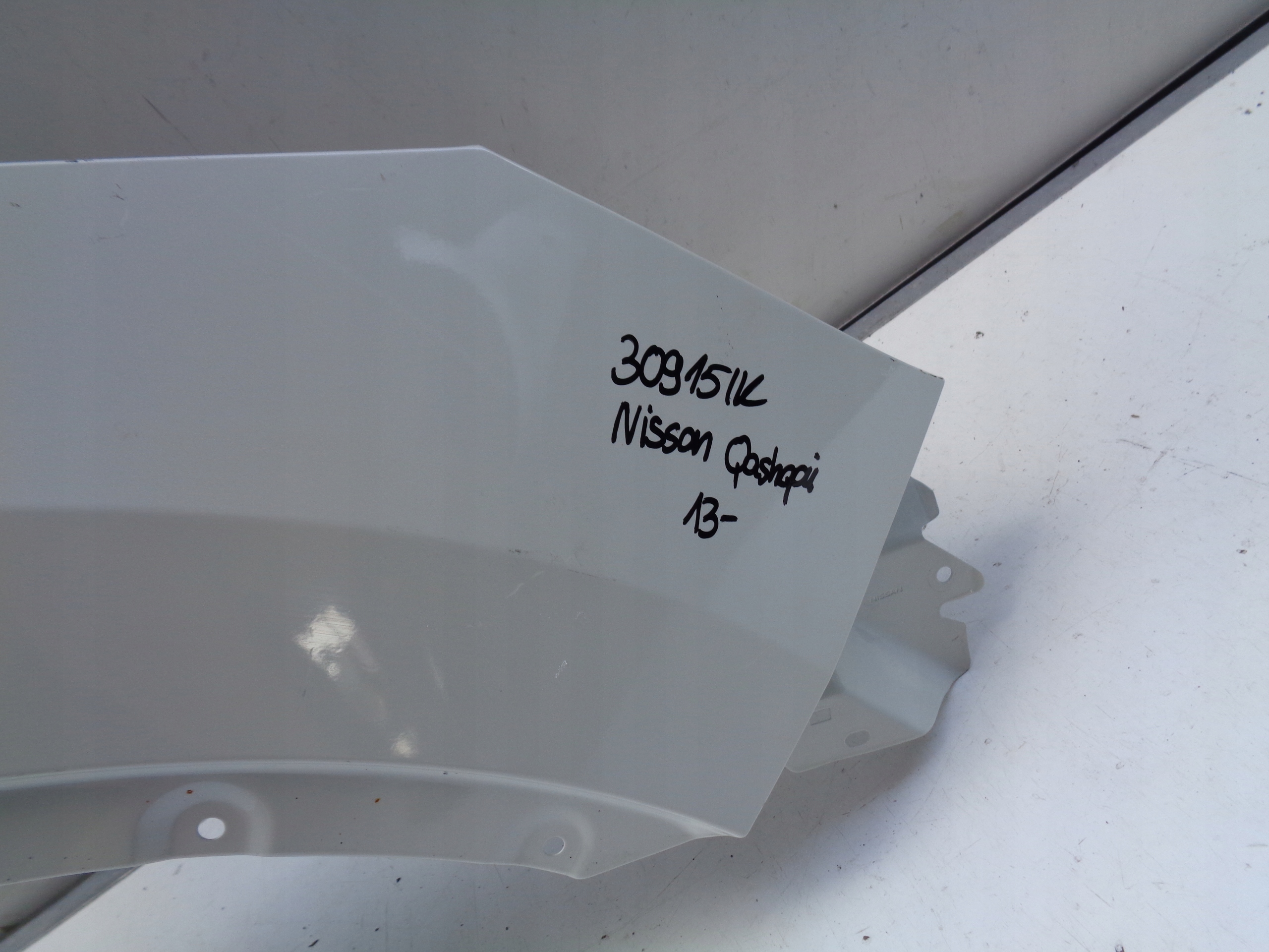 PRAVÝ PREDNÝ BLATNÍK NISSAN QASHQAI 13- NR 30915