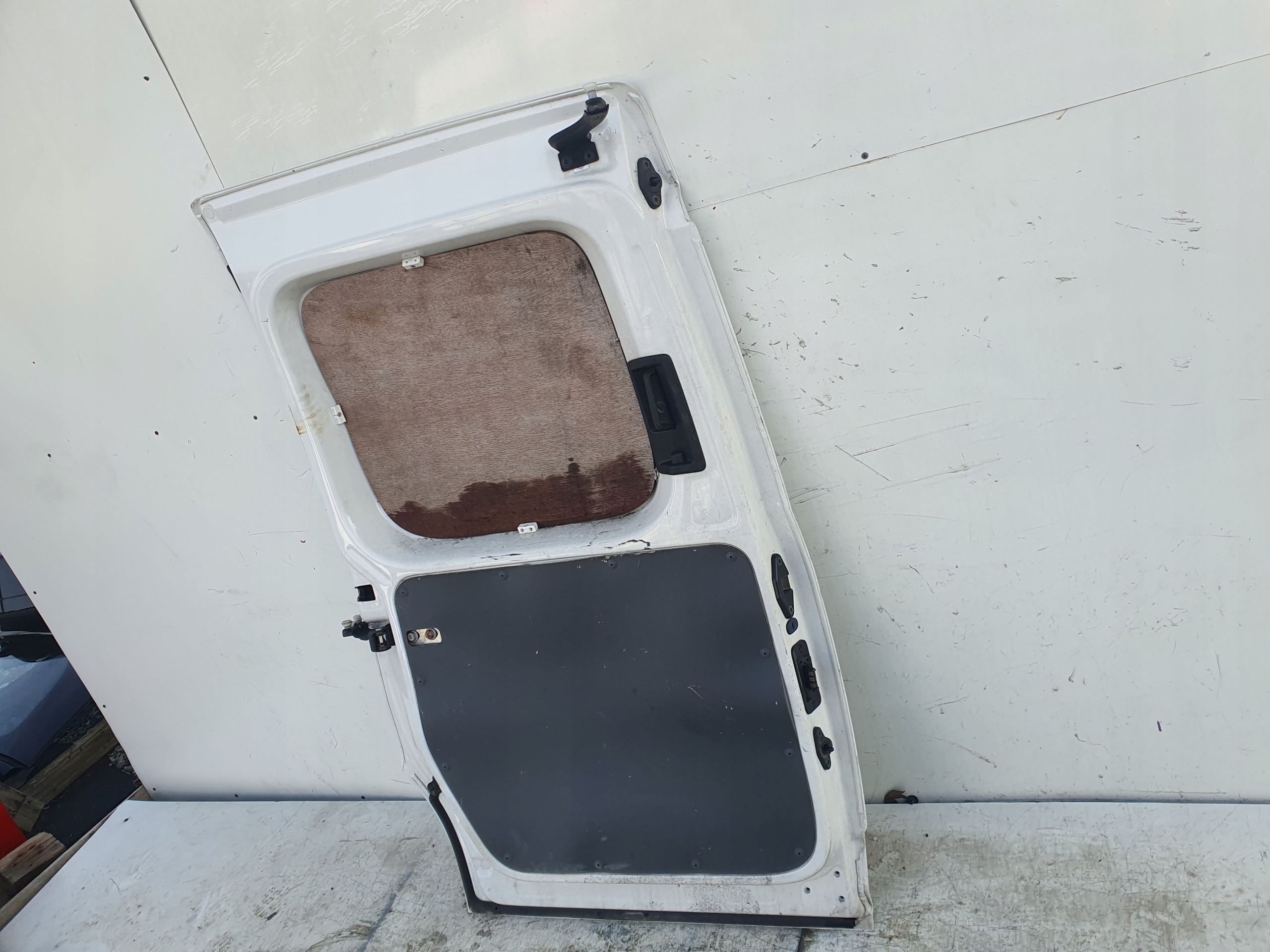 VW Caddy 2K5 03- LAVE ZADNE DVERE POSUVNE