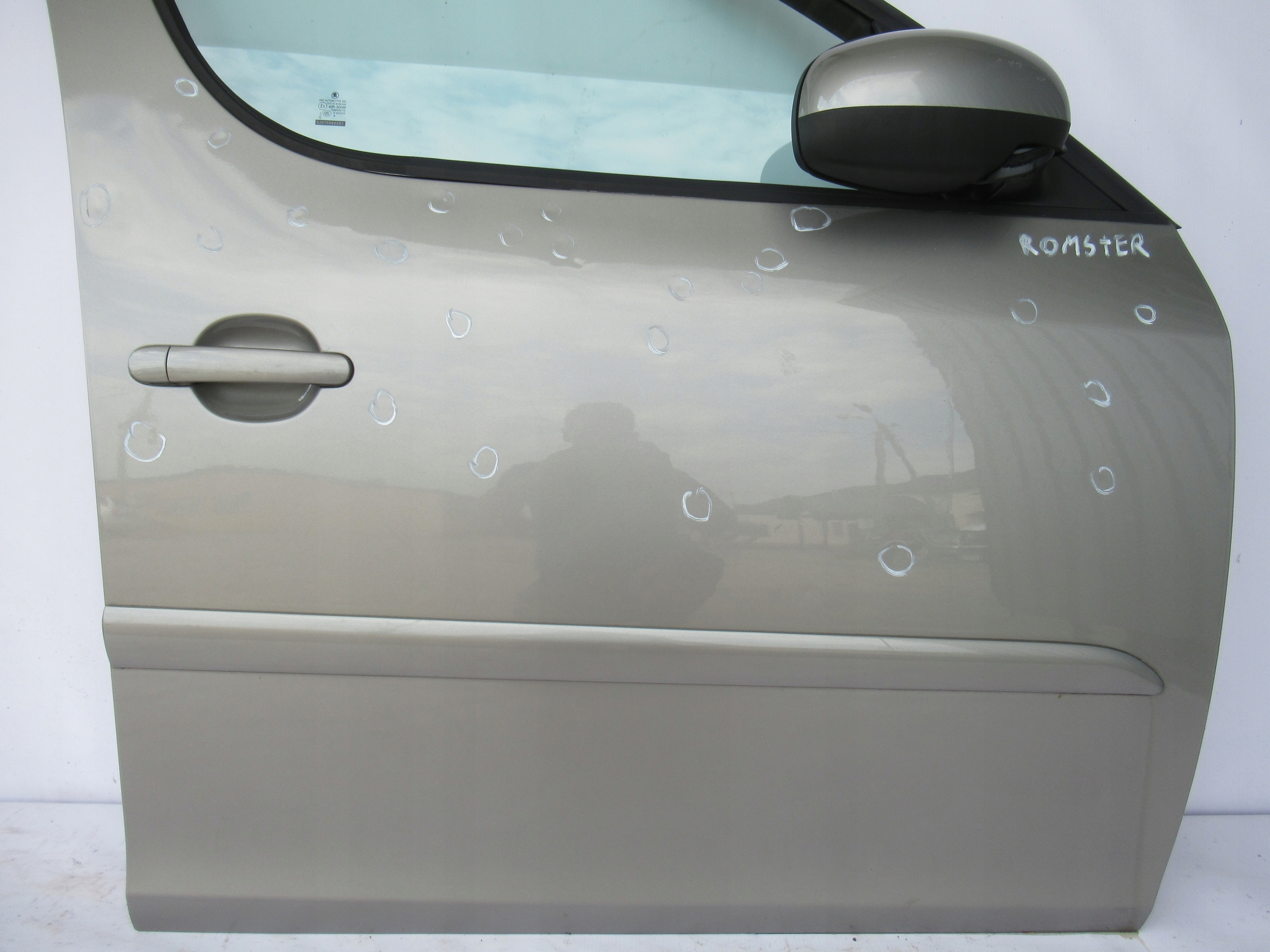 PRAVÉ PREDNÉ DVERE SKODA ROOMSTER