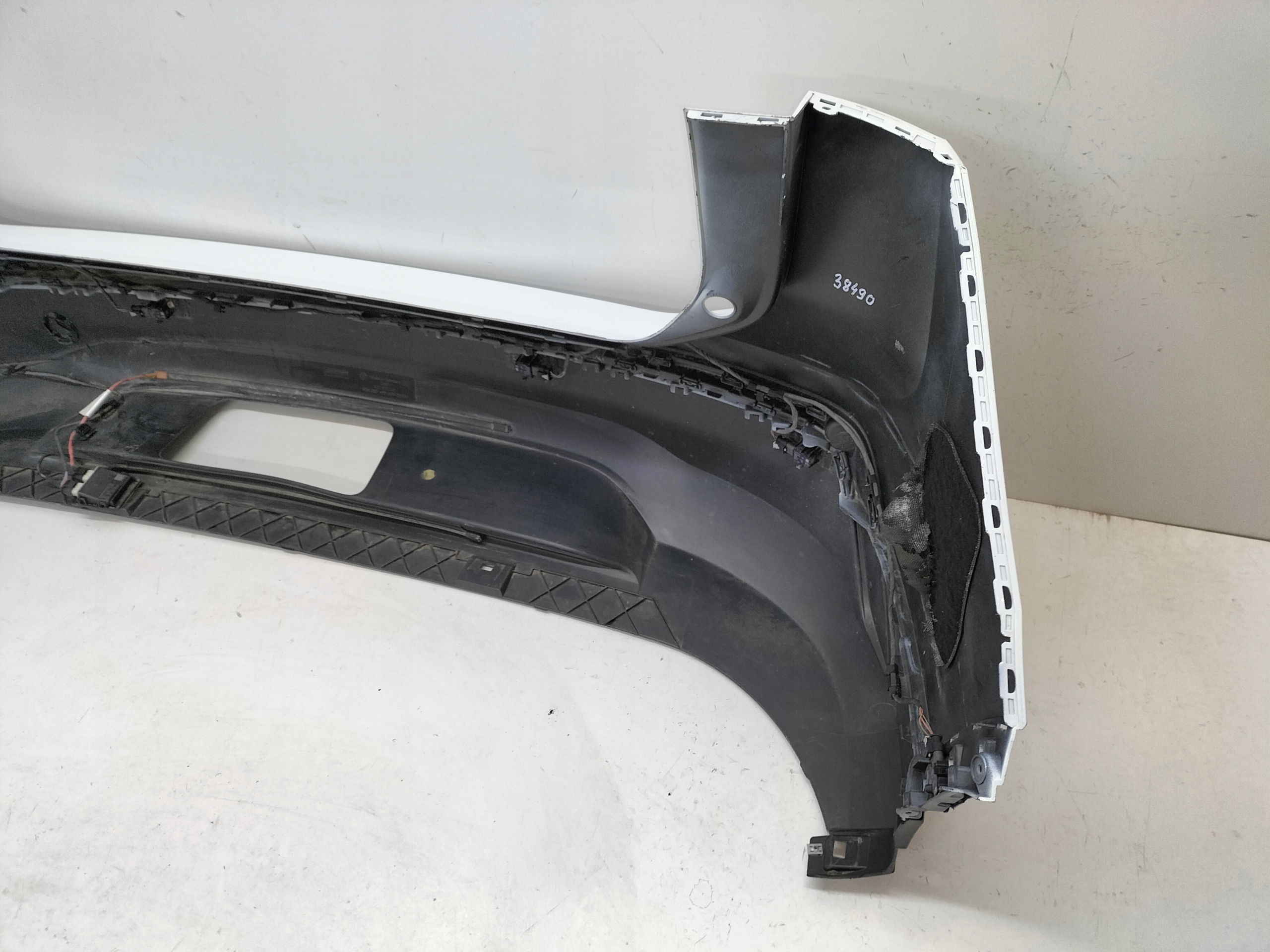 ZADNÝ NÁRAZNÍK VW TIGUAN III 24-