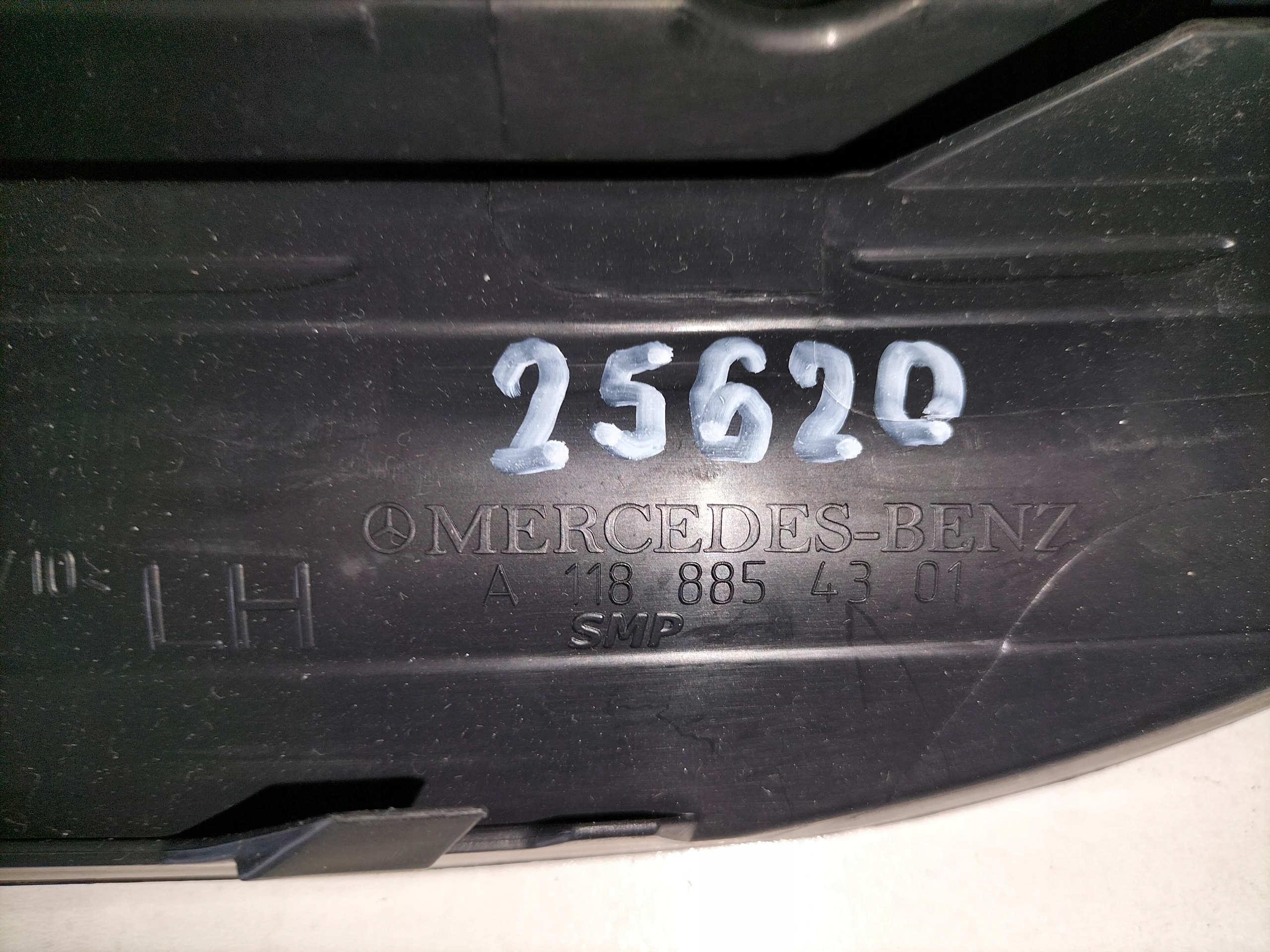 LAVA LISTA MRIEZKA MERCEDES CLA W118 LIFT 21-