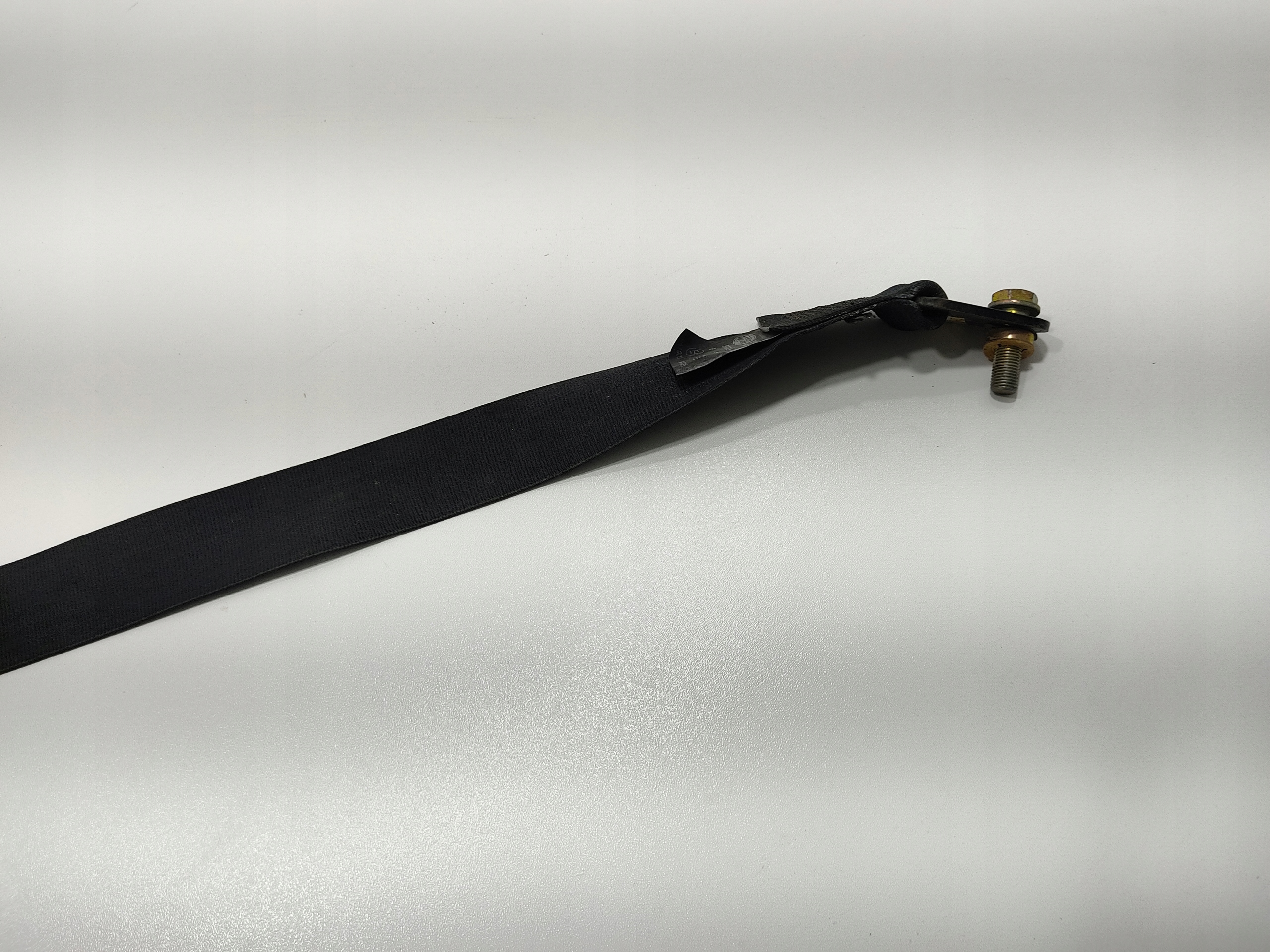 ZADNÝ BEDROVÝ BEZPEČNOSTNÝ PÁS LAND ROVER DEFENDER BTR 9626 BTR9626