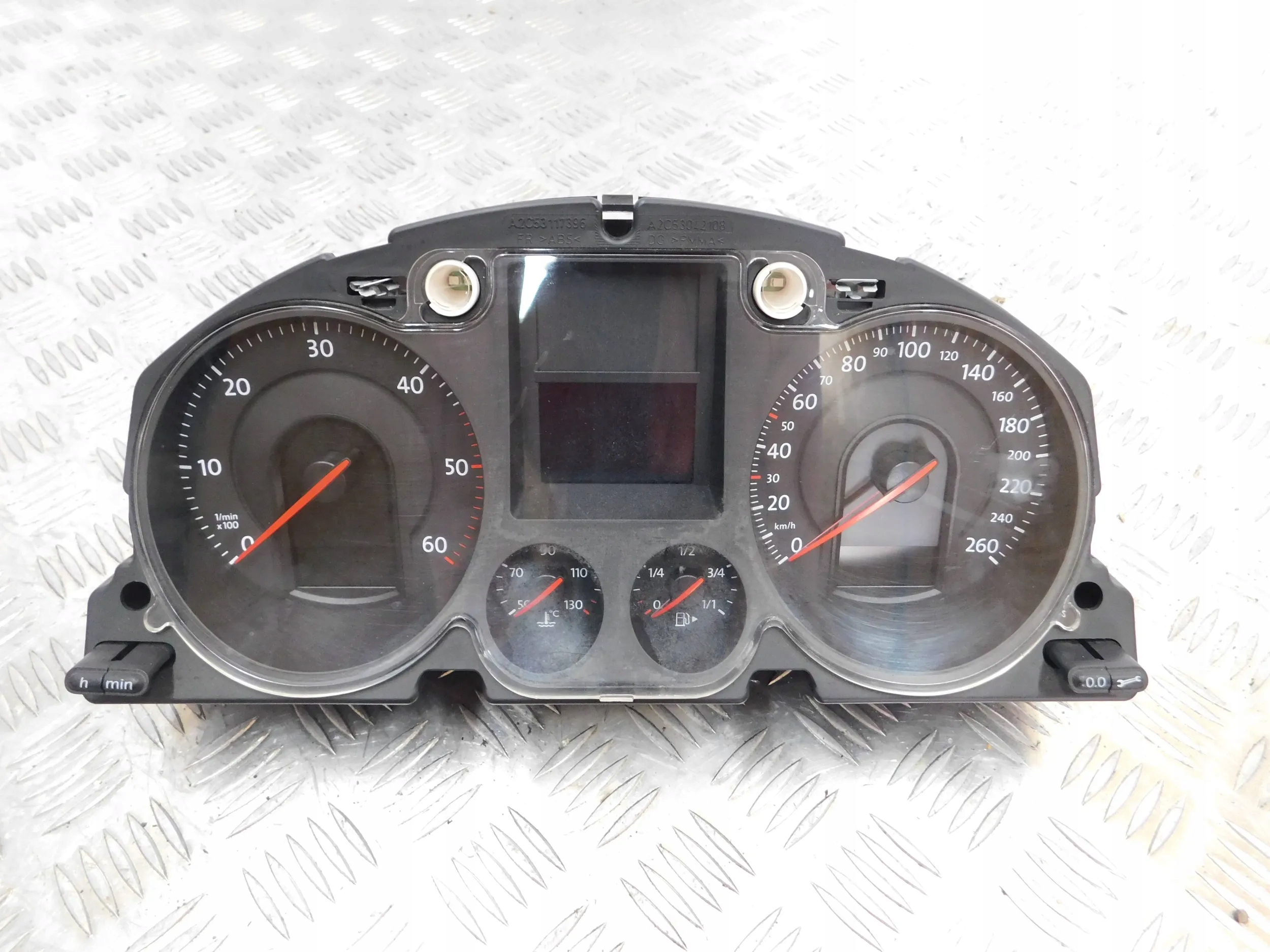 TACHOMETER BUDIKY VW PASSAT B6 2.0 TDI 3C0920860K