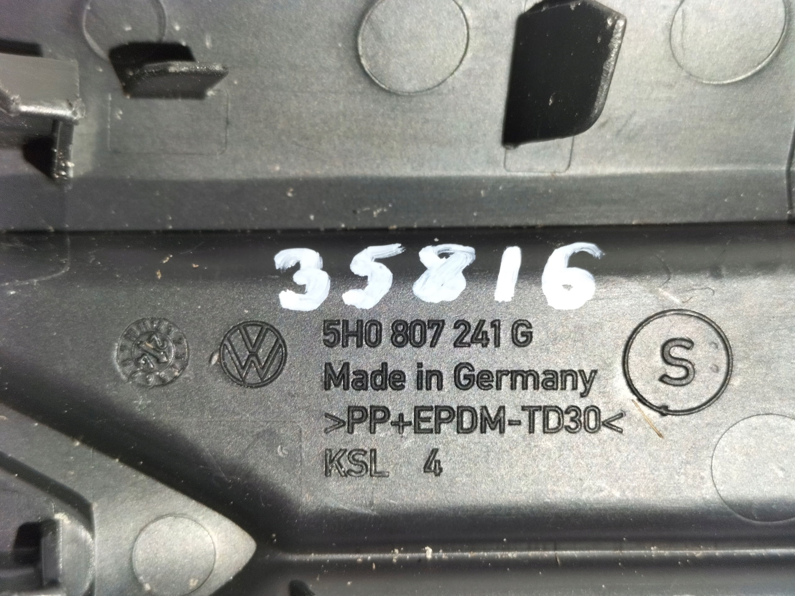 KRYTKA PREDNÉHO NÁRAZNÍKA VW GOLF 8 VIII LIFT 24- GTI