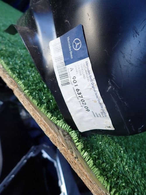 MERCEDES SPRINTER 95- PRAVÝ ZADNÝ STĹPIK