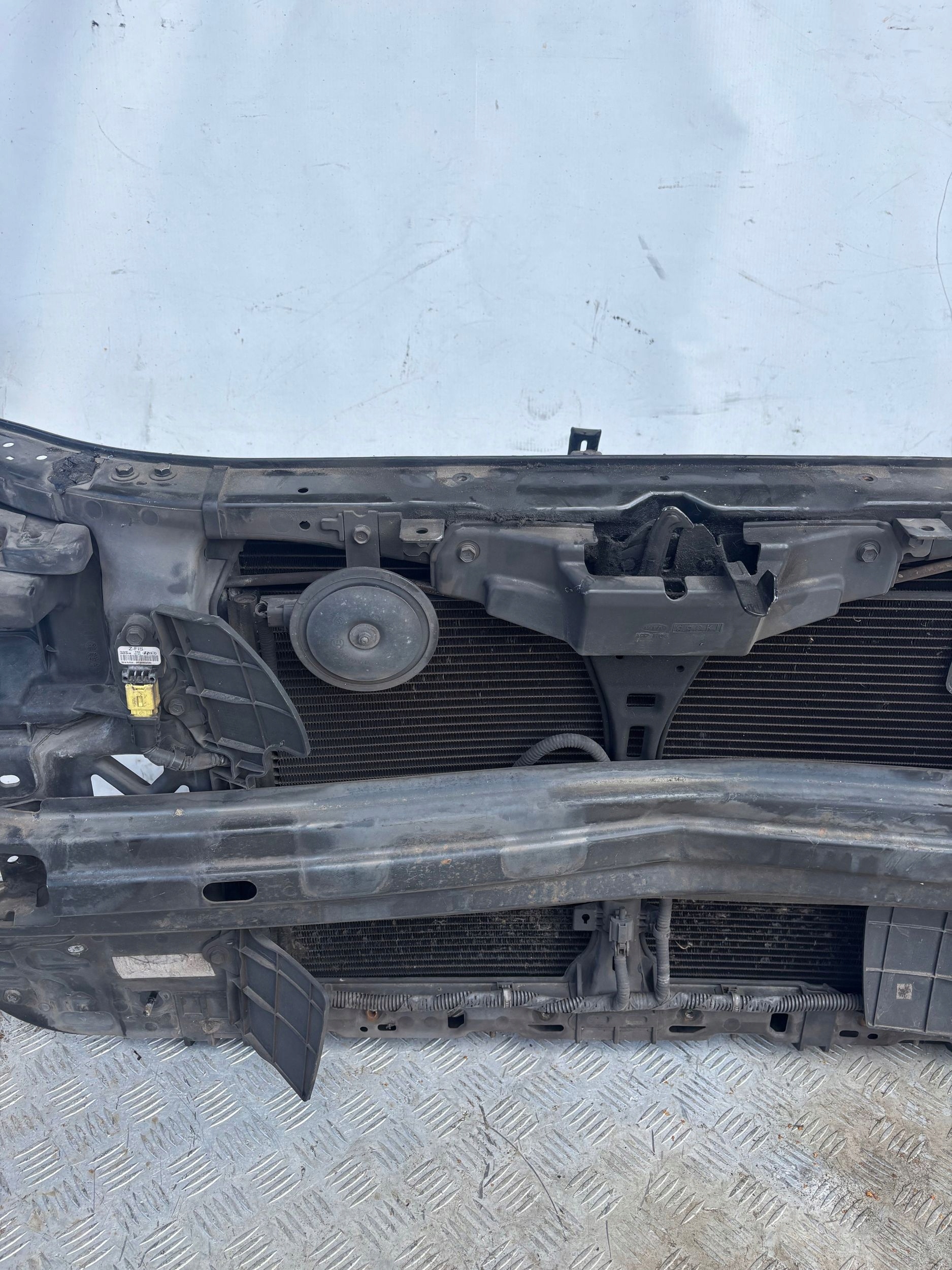 PREDNE CELO CHLADICE VÝSTUHA KIA CEED I 1.4 16V LIFT 09-12