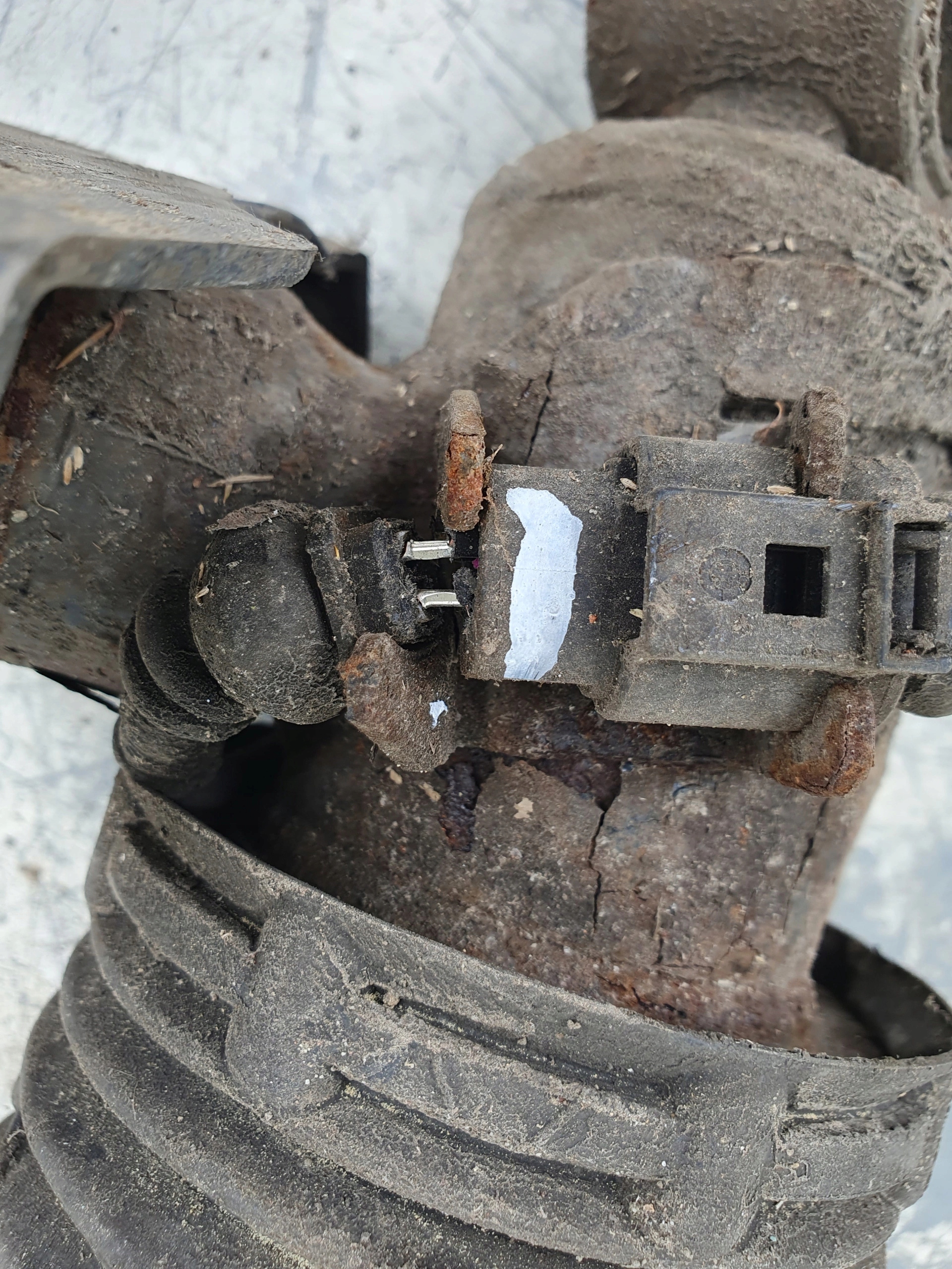 AUDI Q7 4L MECH ZADNA LAVY 7L8616019A