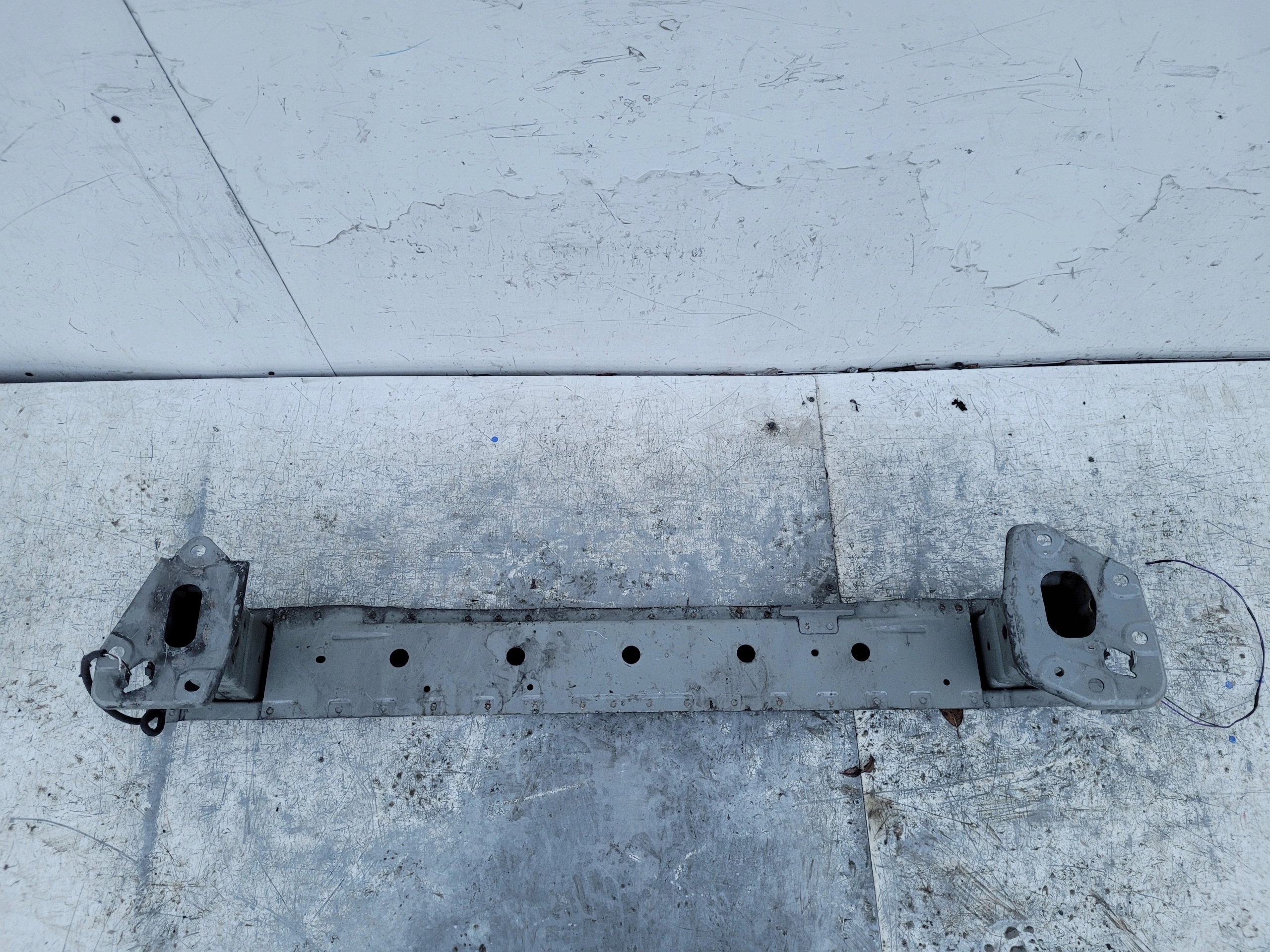 NISSAN NV200 VÝSTUHA PREDNÉHO NÁRAZNÍKA