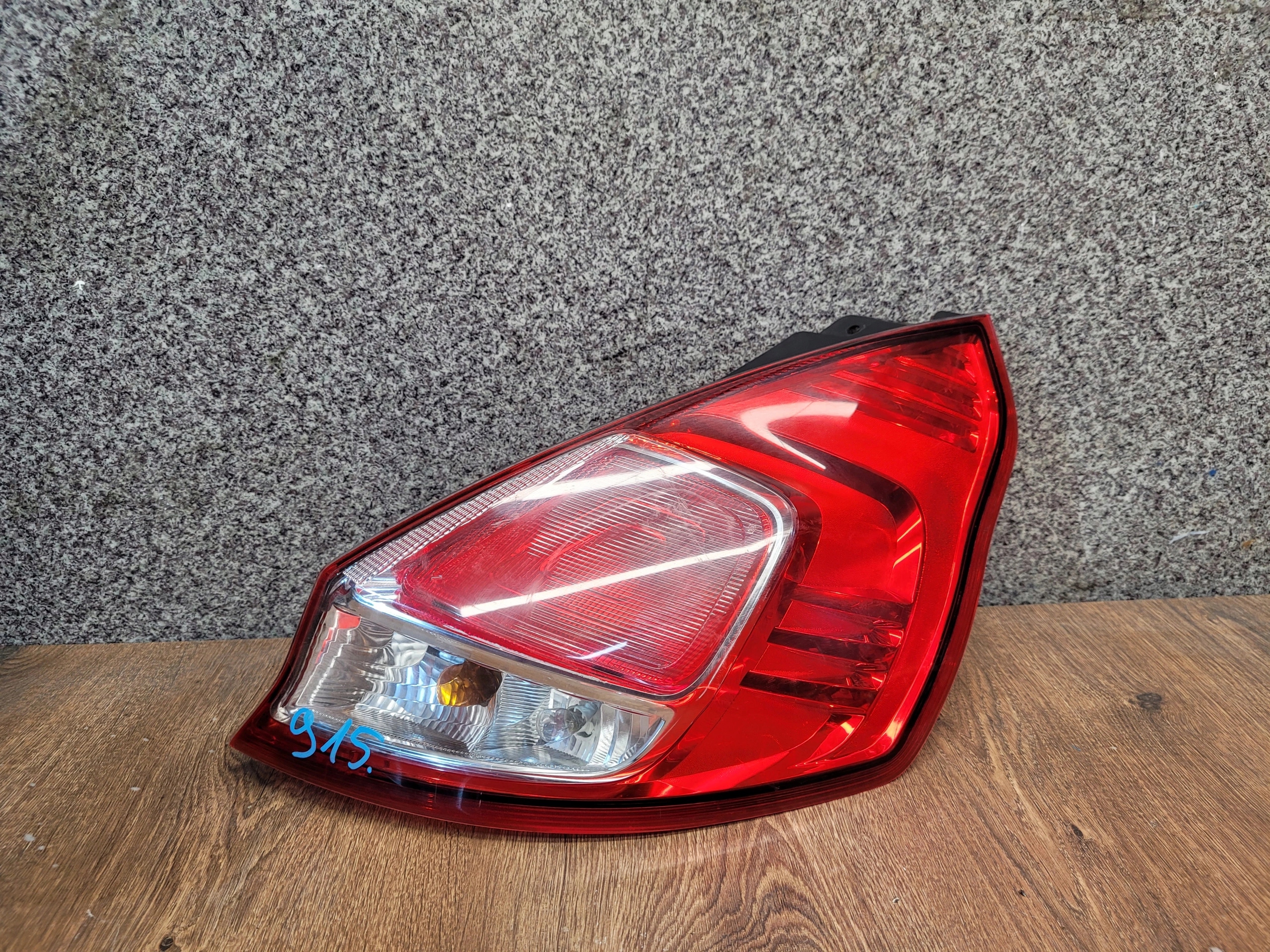 FORD FIESTA MK7 PRAVE ZADNE SVETLO C1BB-13404-AE