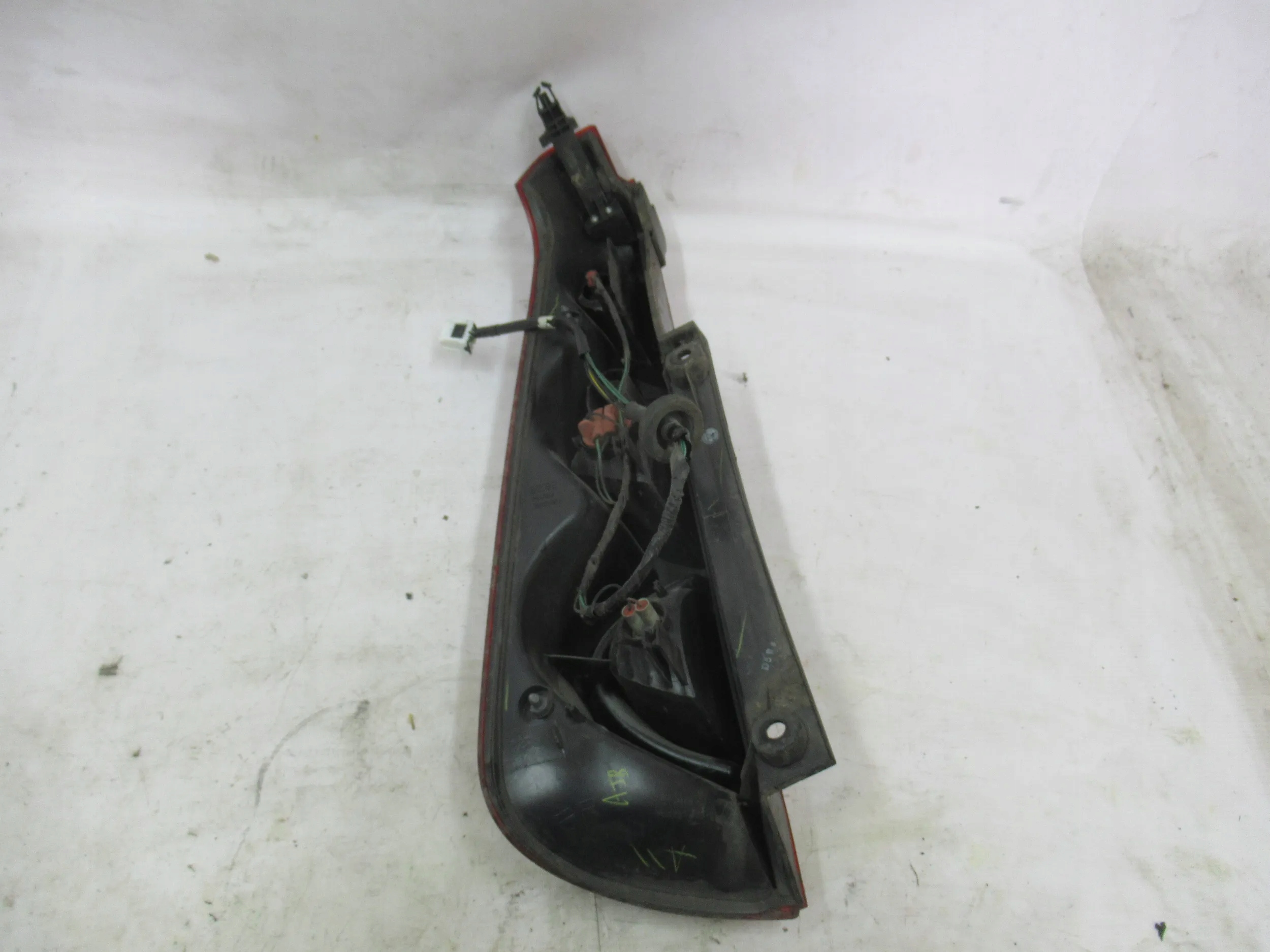 PRAVE ZADNE SVETLO NISSAN NOTE LIFT 09-