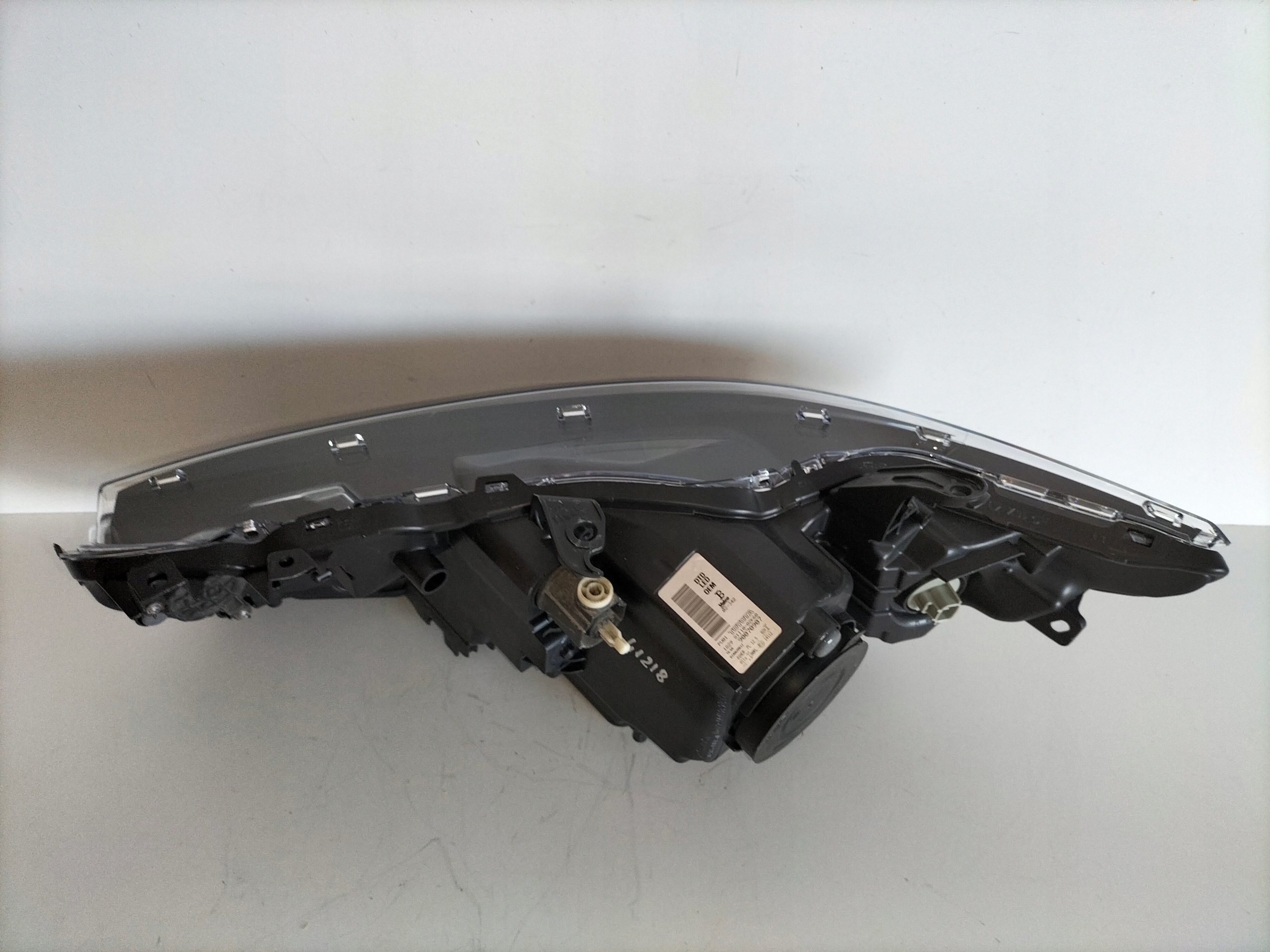 PRAVE PREDNE SVETLO TOYOTA AURIS II LIFT 15- FULL LED