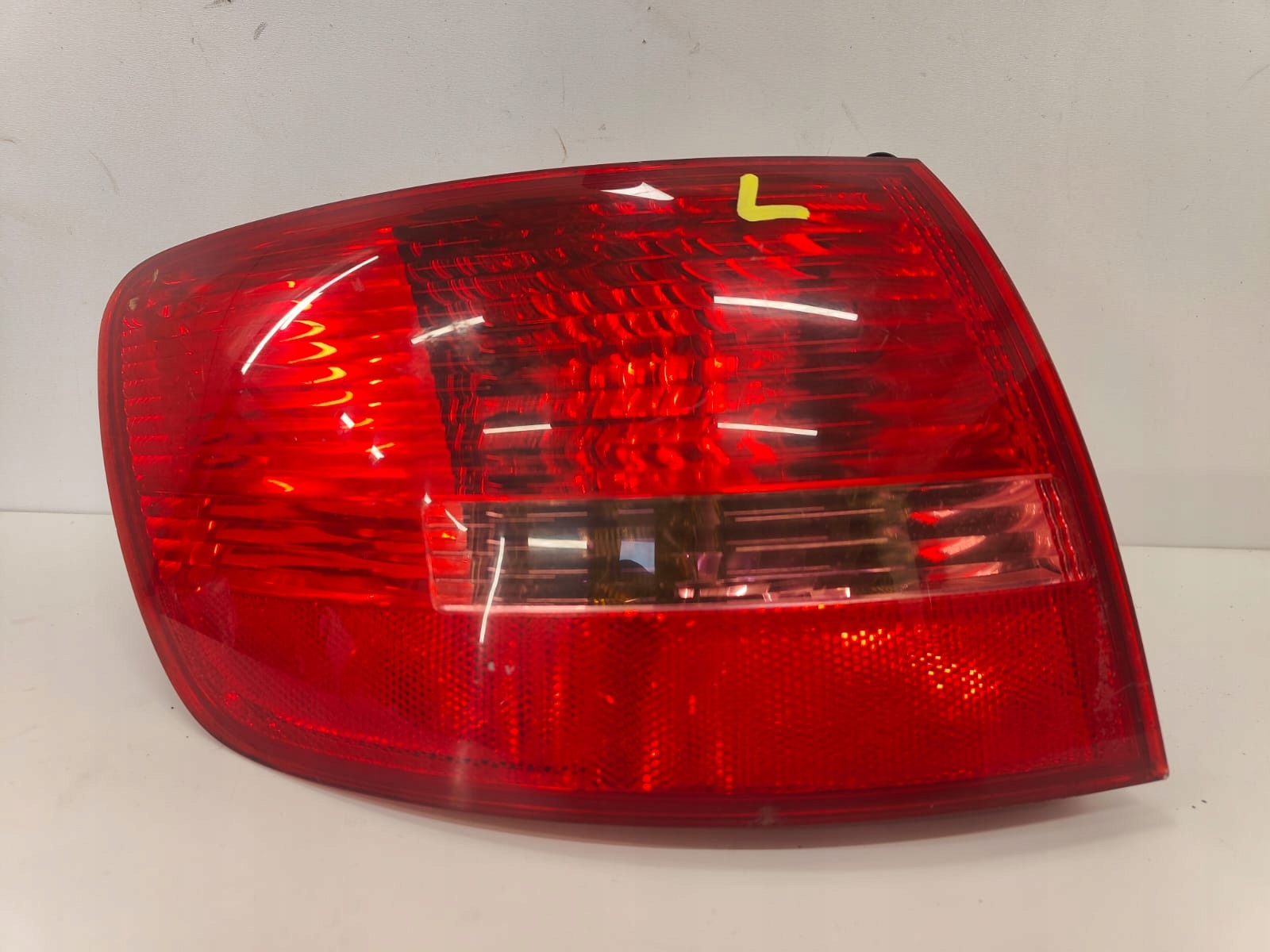 Audi a6 c6 05-08 kombi 4F9945095 LAVE ZADNE SVETLO