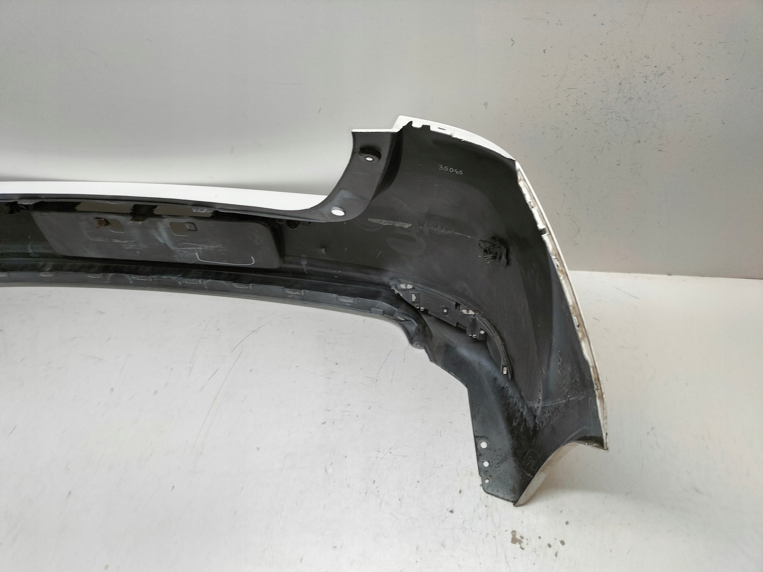 ZADNÝ NÁRAZNÍK TOYOTA AURIS II LIFT 15-18 HB