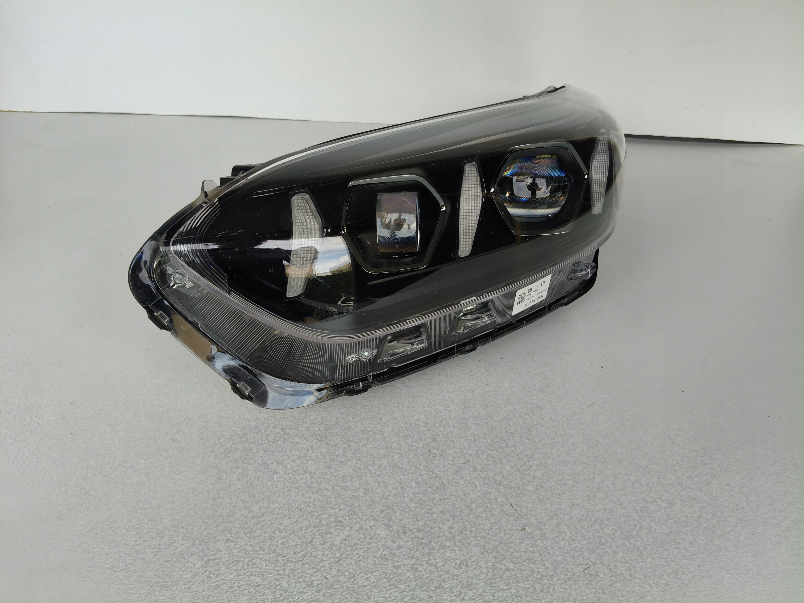 LAVE PREDNE SVETLO KIA CEED III 21- LIFT FULL LED