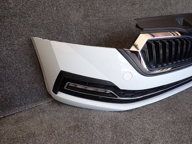 SKODA OCTAVIA IV PREDNÝ NÁRAZNÍK NASÁVANIA VZDUCHU