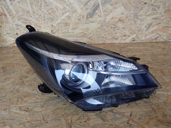 TOYOTA YARIS III 14- PRAVE PREDNE SVETLO