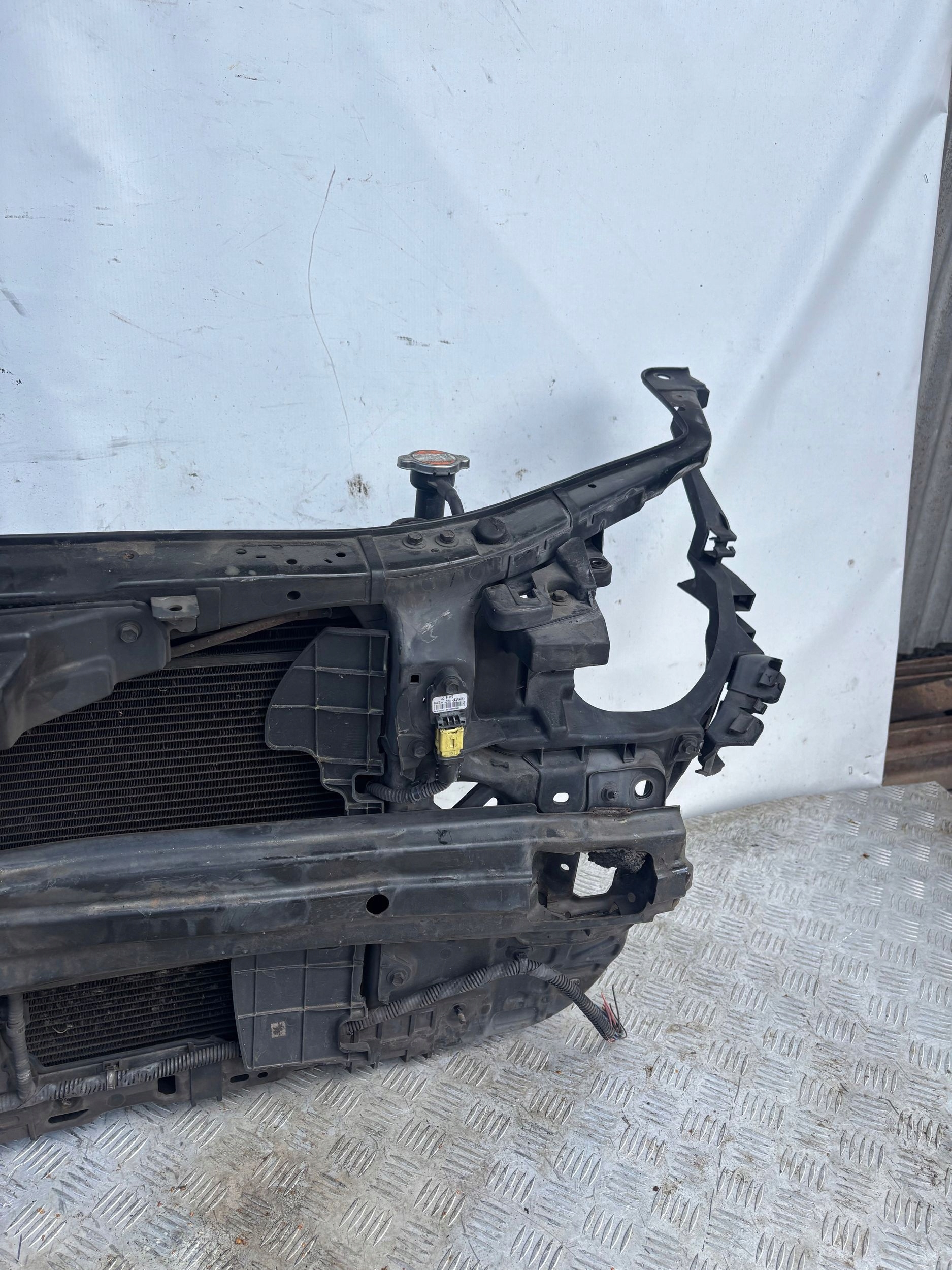 PREDNE CELO CHLADICE VÝSTUHA KIA CEED I 1.4 16V LIFT 09-12