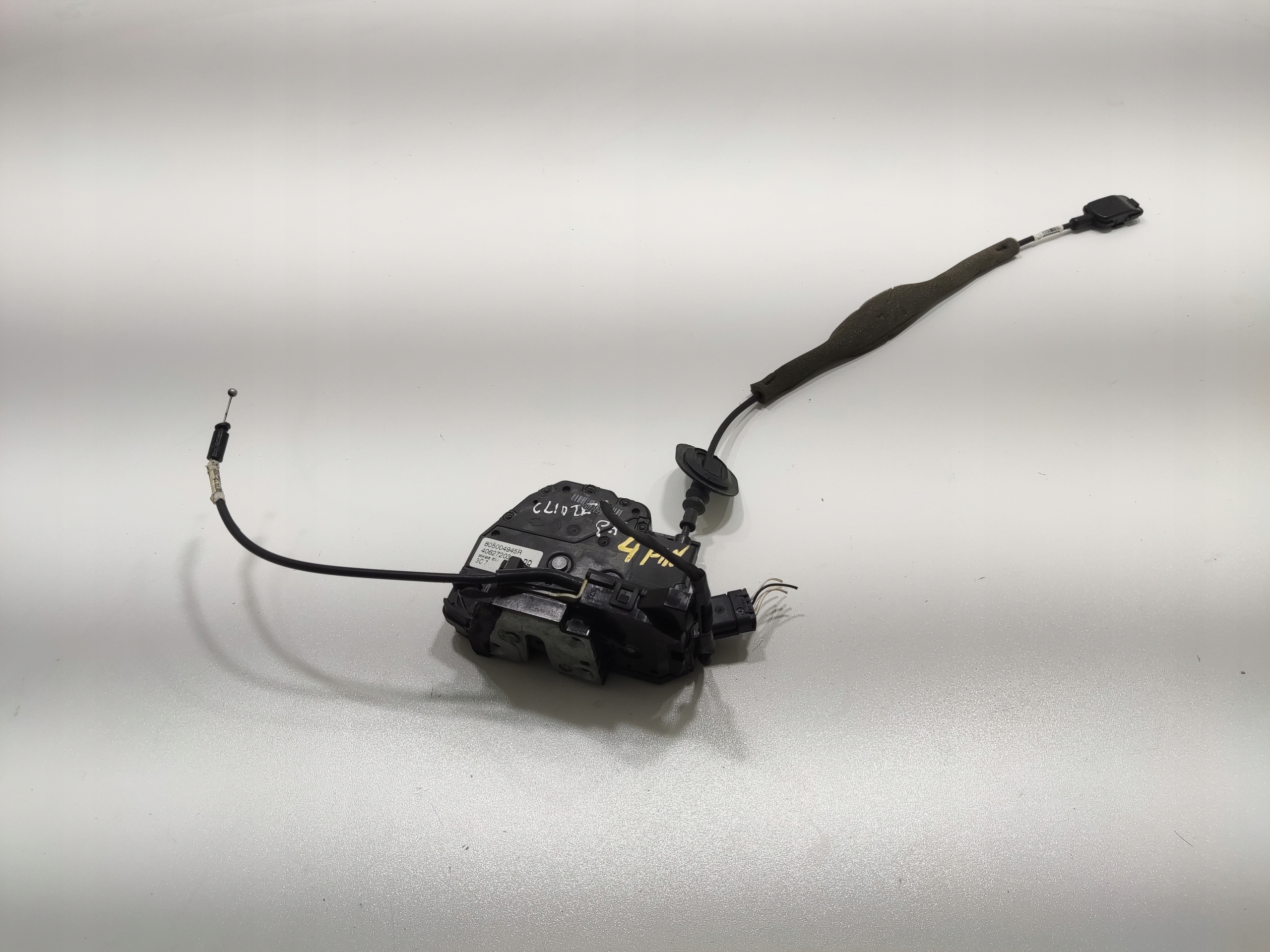 ZAMOK PRAVYCH PREDNYCH DVERI RENAULT CLIO IV 805004945R 4 PIN 2013-2019