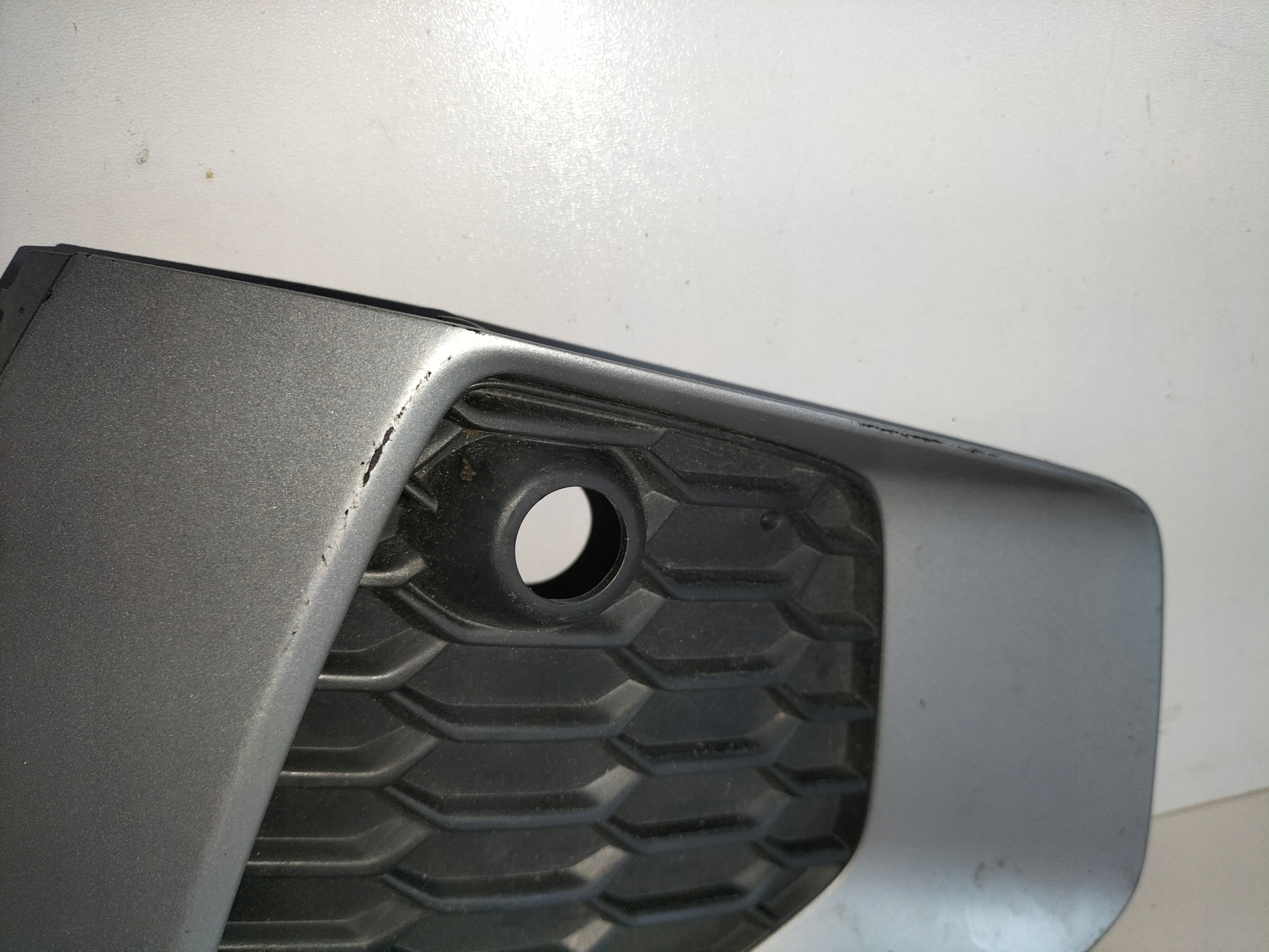 KRYTKA MRIEZKA PREDNEHO NARAZNIKA PRAVA AUDI A3 8Y 20-