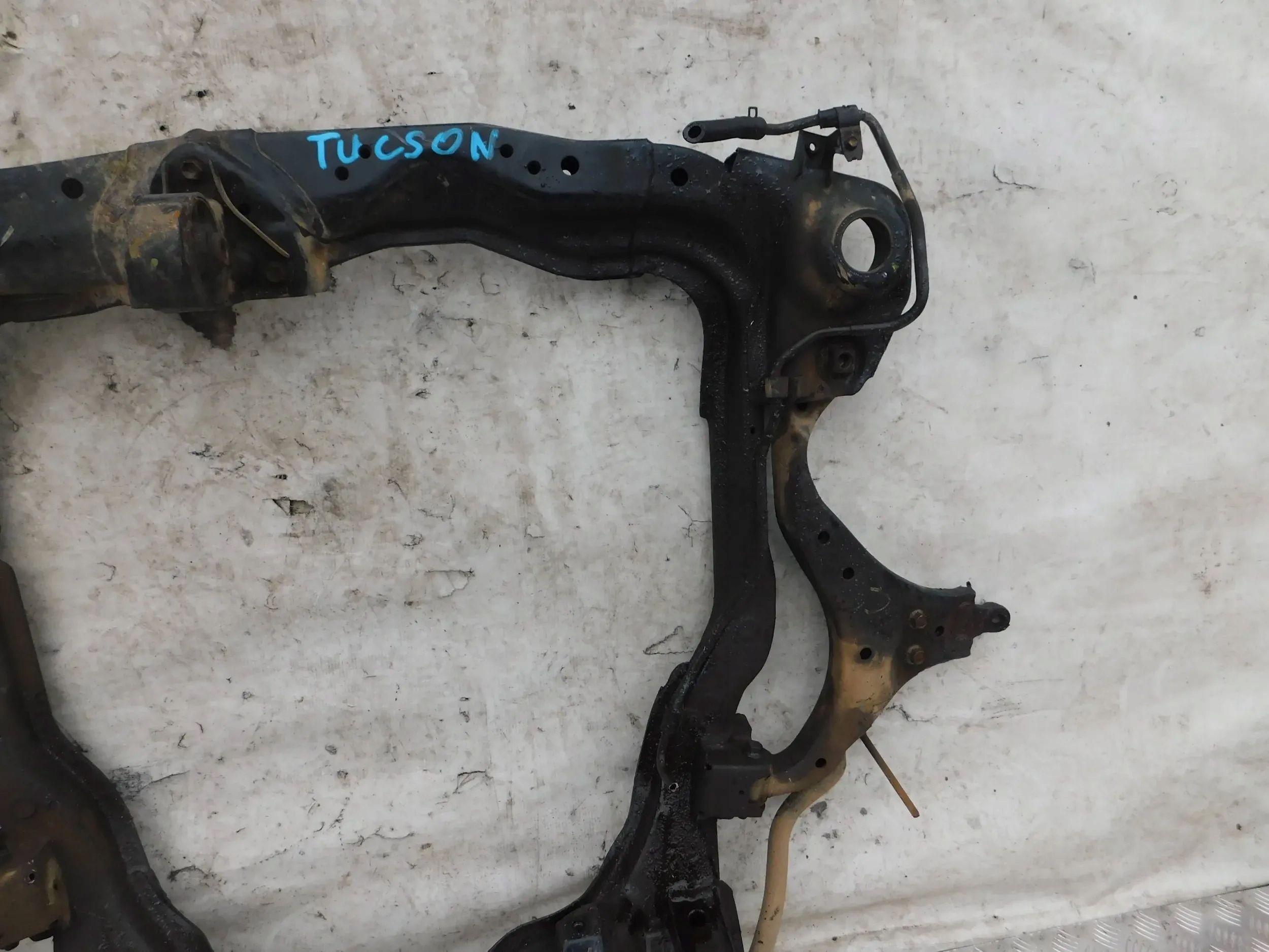 PREDNÁ NÁPRAVA HYUNDAI TUCSON I 04- 2.0 16V