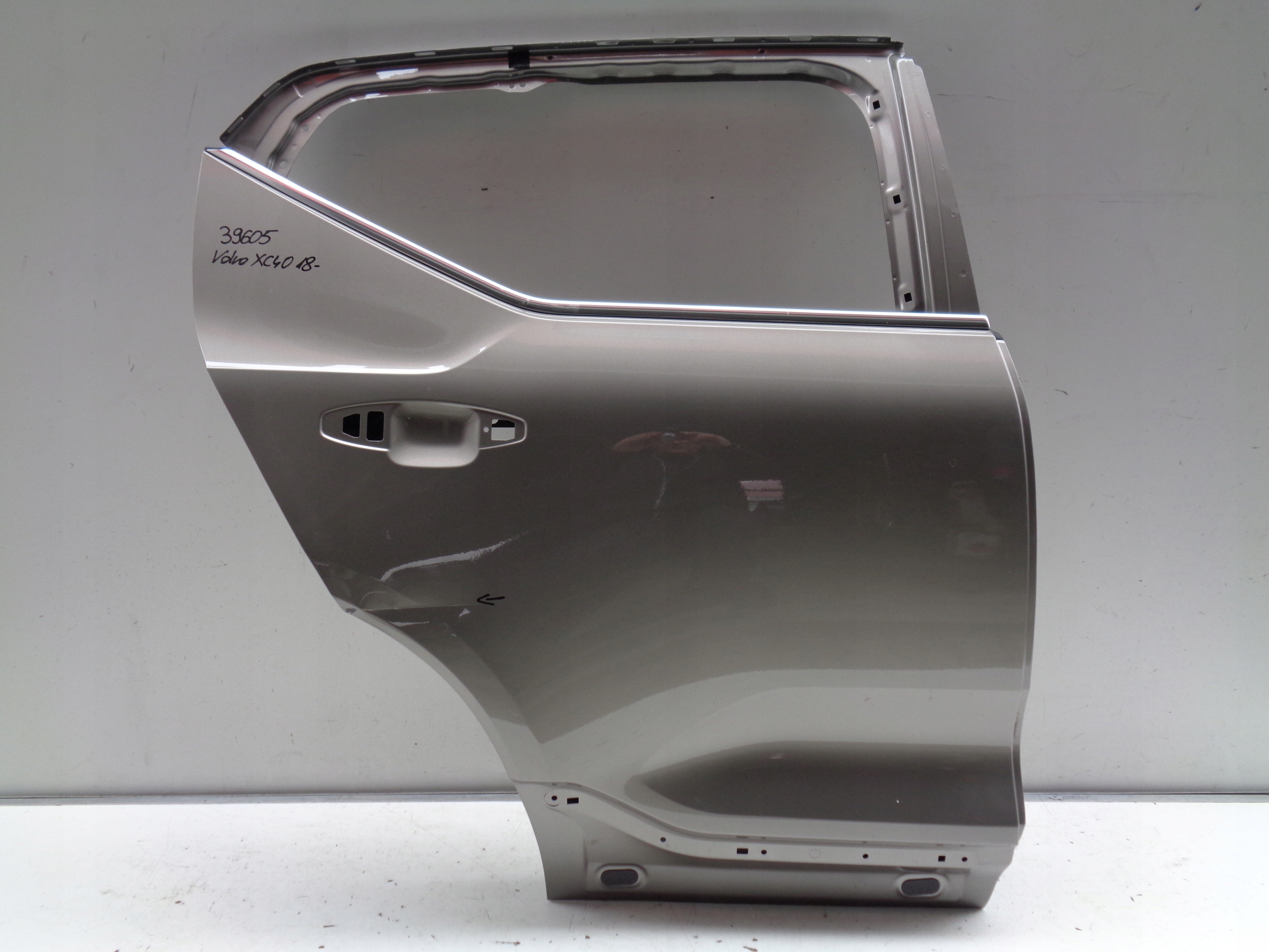 PRAVE ZADNE DVERE VOLVO XC40 18- NR 39605