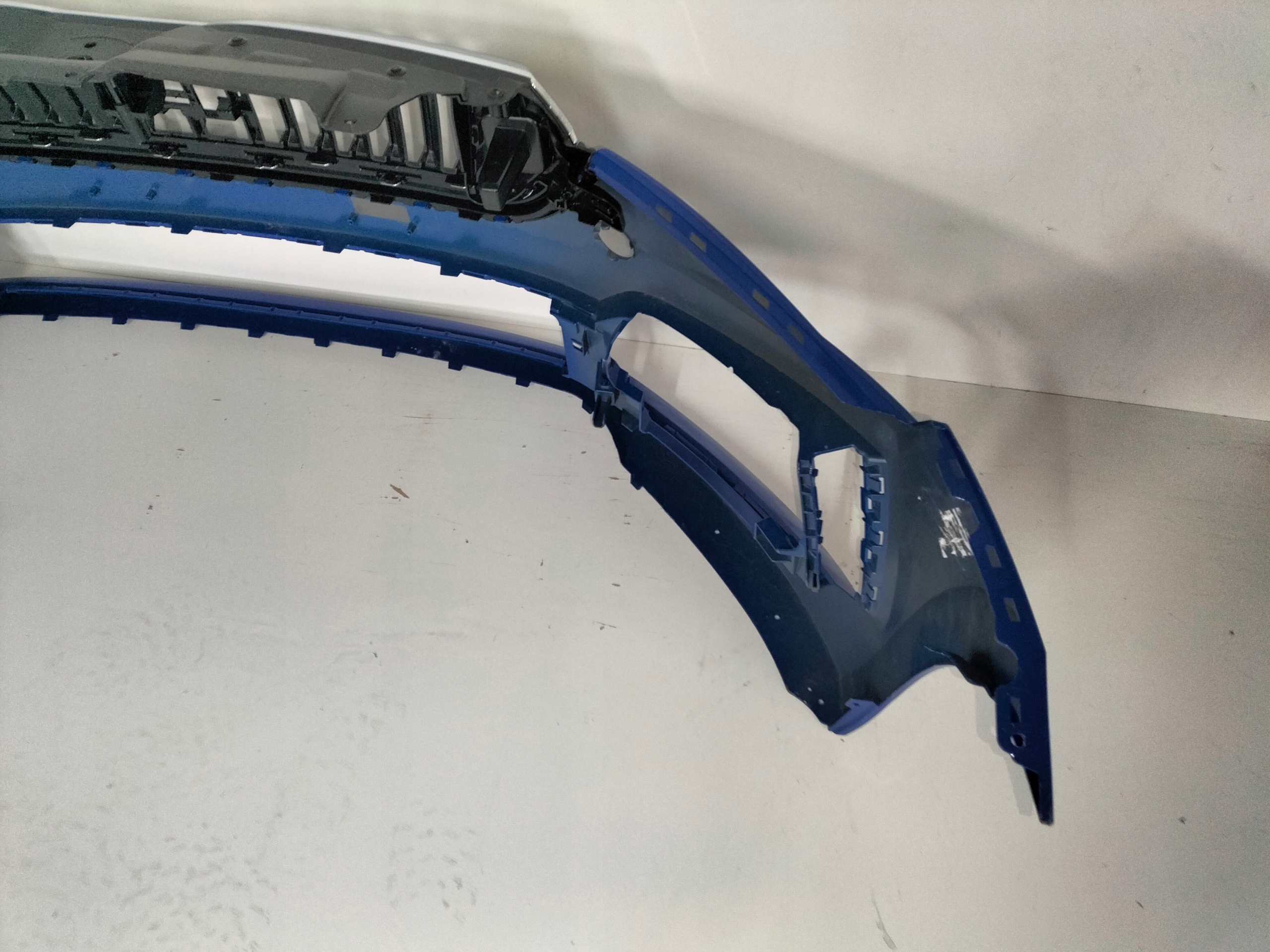 PREDNÝ NÁRAZNÍK SKODA SCALA 19-