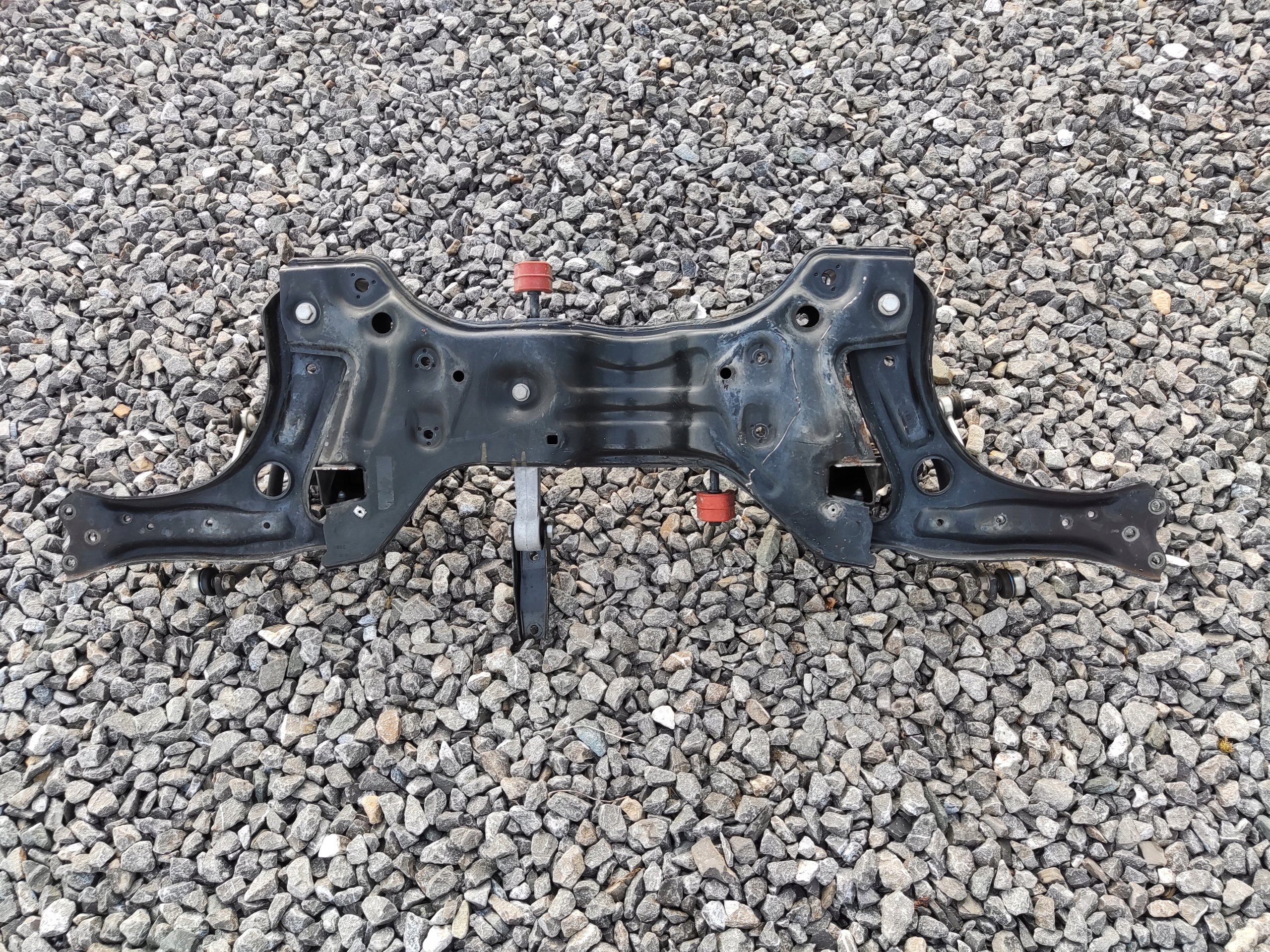 PREDNÁ NÁPRAVA RAMENÁ AUDI A1 8X 6R0199315 2010-2014