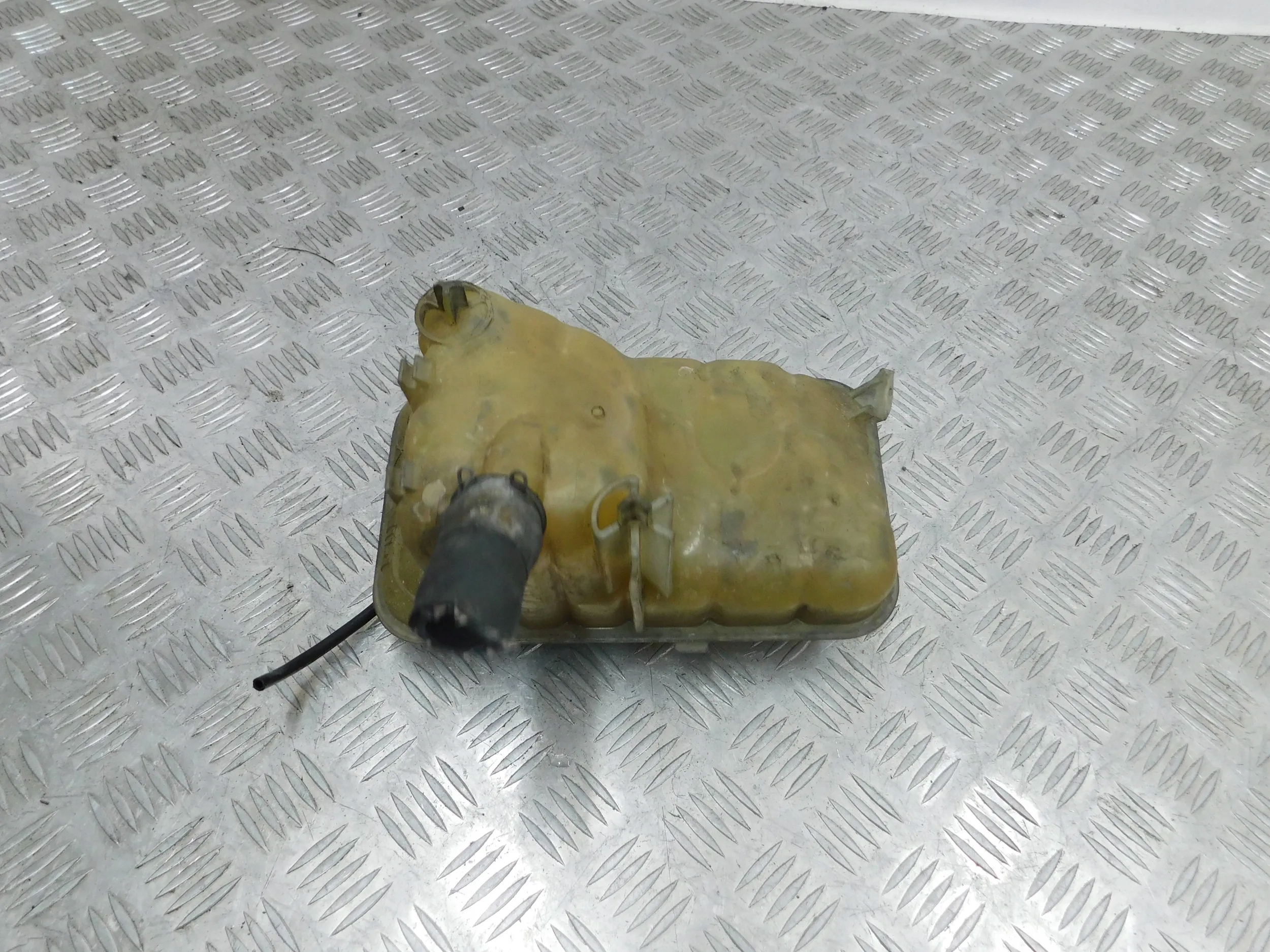 VYROVNAVACIA NADOBKA CITROEN C5 III 2.0 HDI