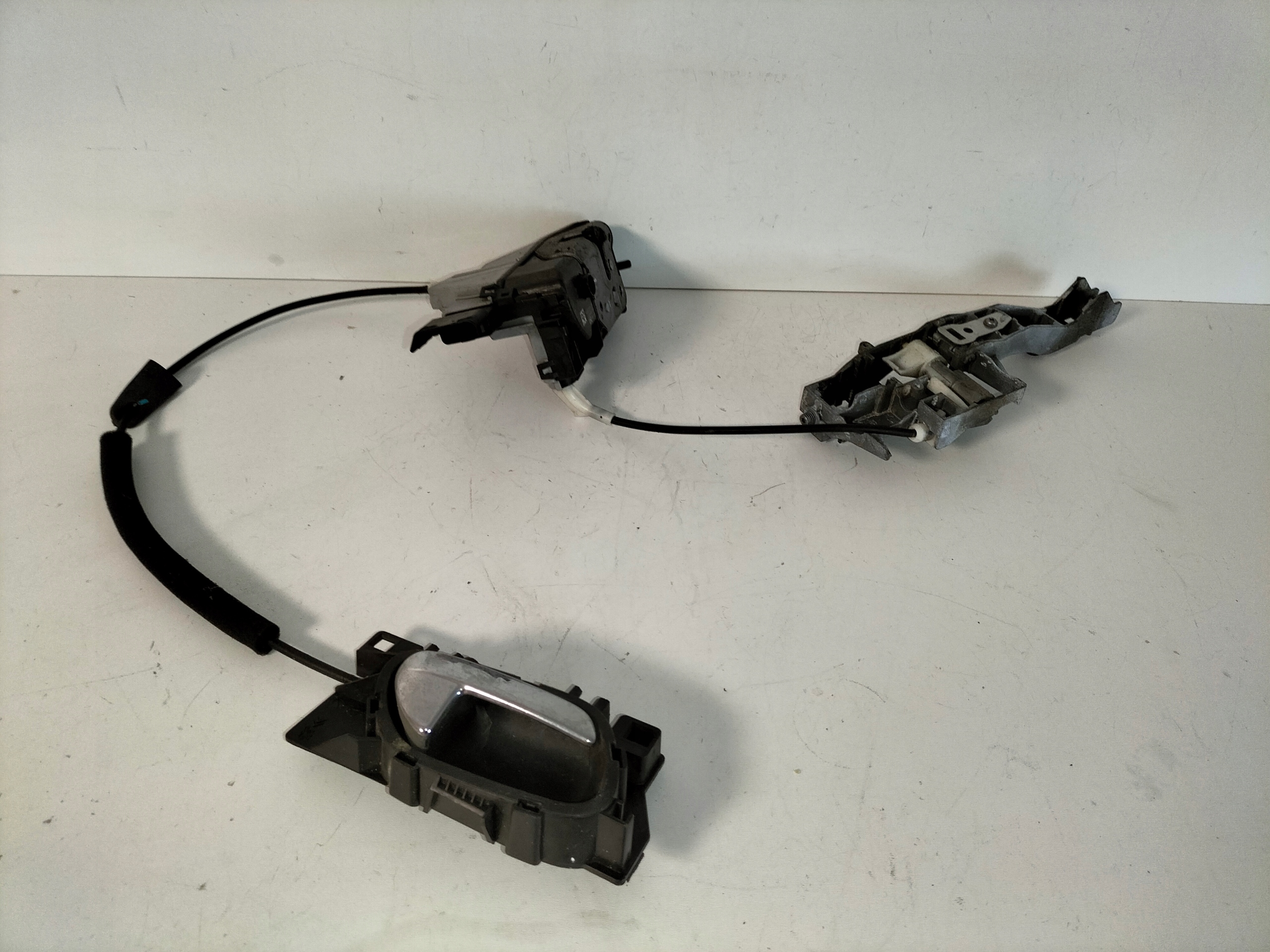 ZÁMOK PRAVÝCH ZADNÝCH DVERÍ PEUGEOT 5008 I 09-16