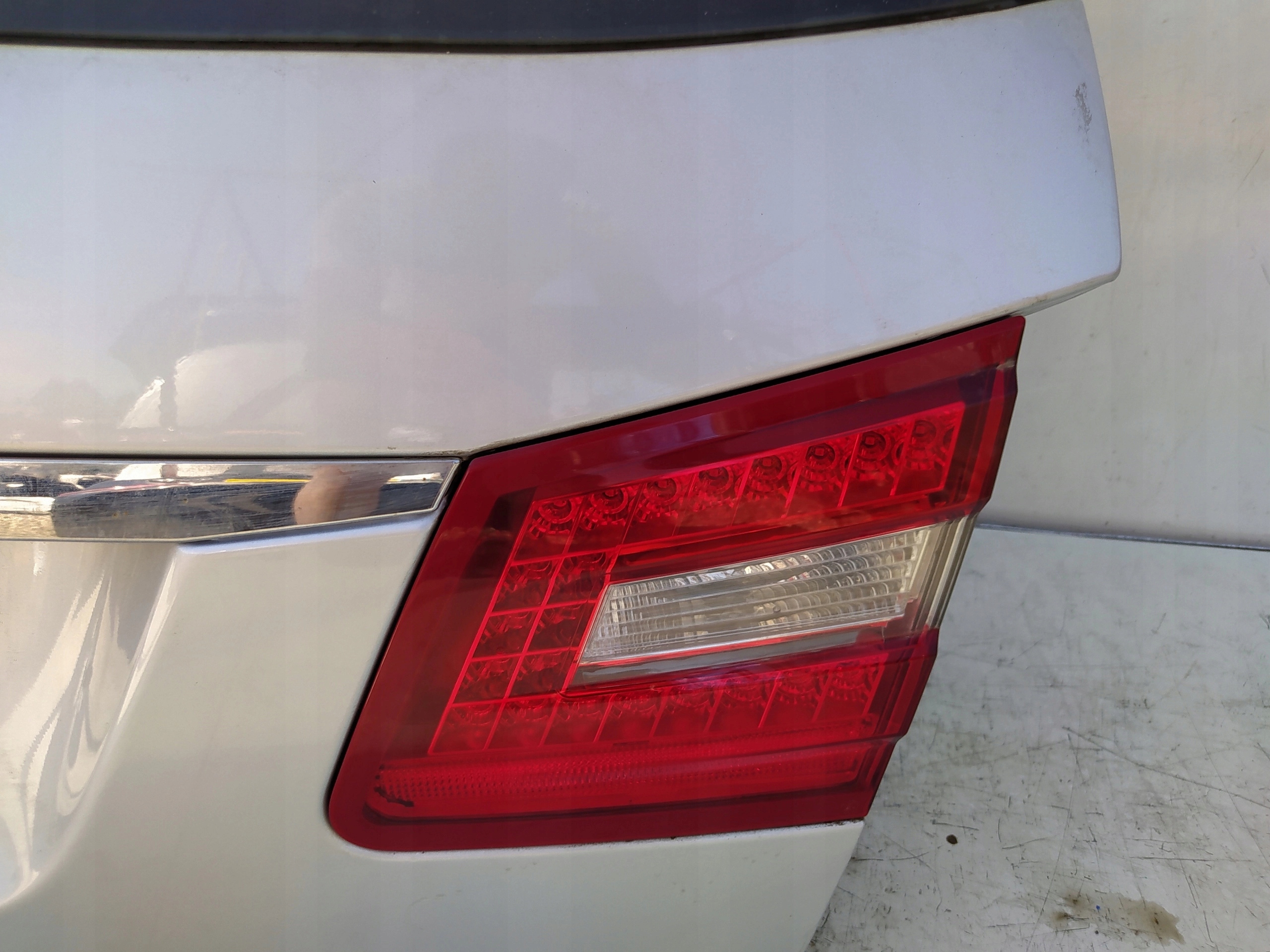 MERCEDES E W212 KOMBI ZADNÁ KAPOTA