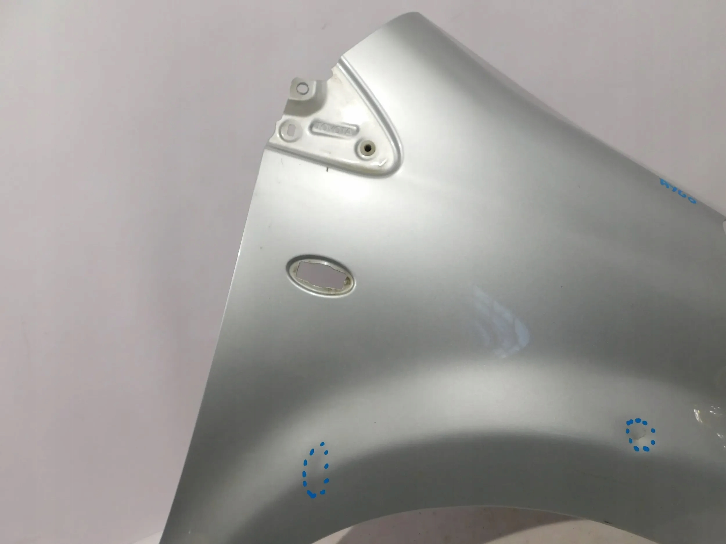 PRAVY PREDNY BLATNIK TOYOTA AYGO