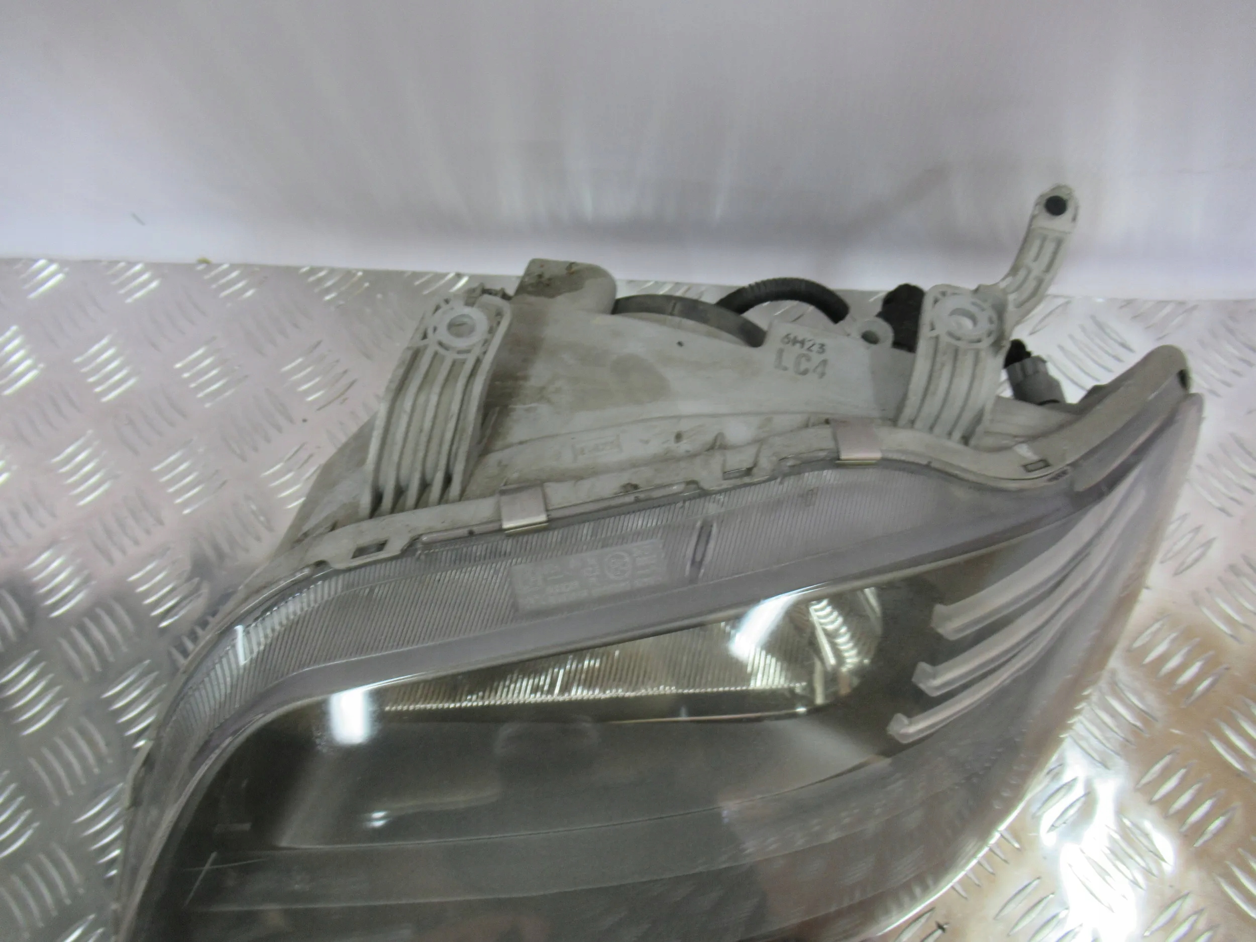 LAVE PREDNE SVETLO CHEVROLET AVEO