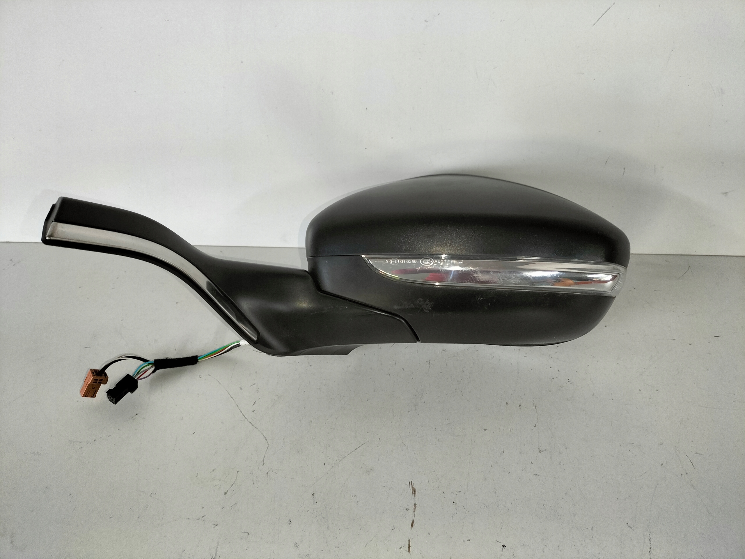 ĽAVÉ ZRKADLO ELEKTRICKÉ PEUGEOT 208 12-