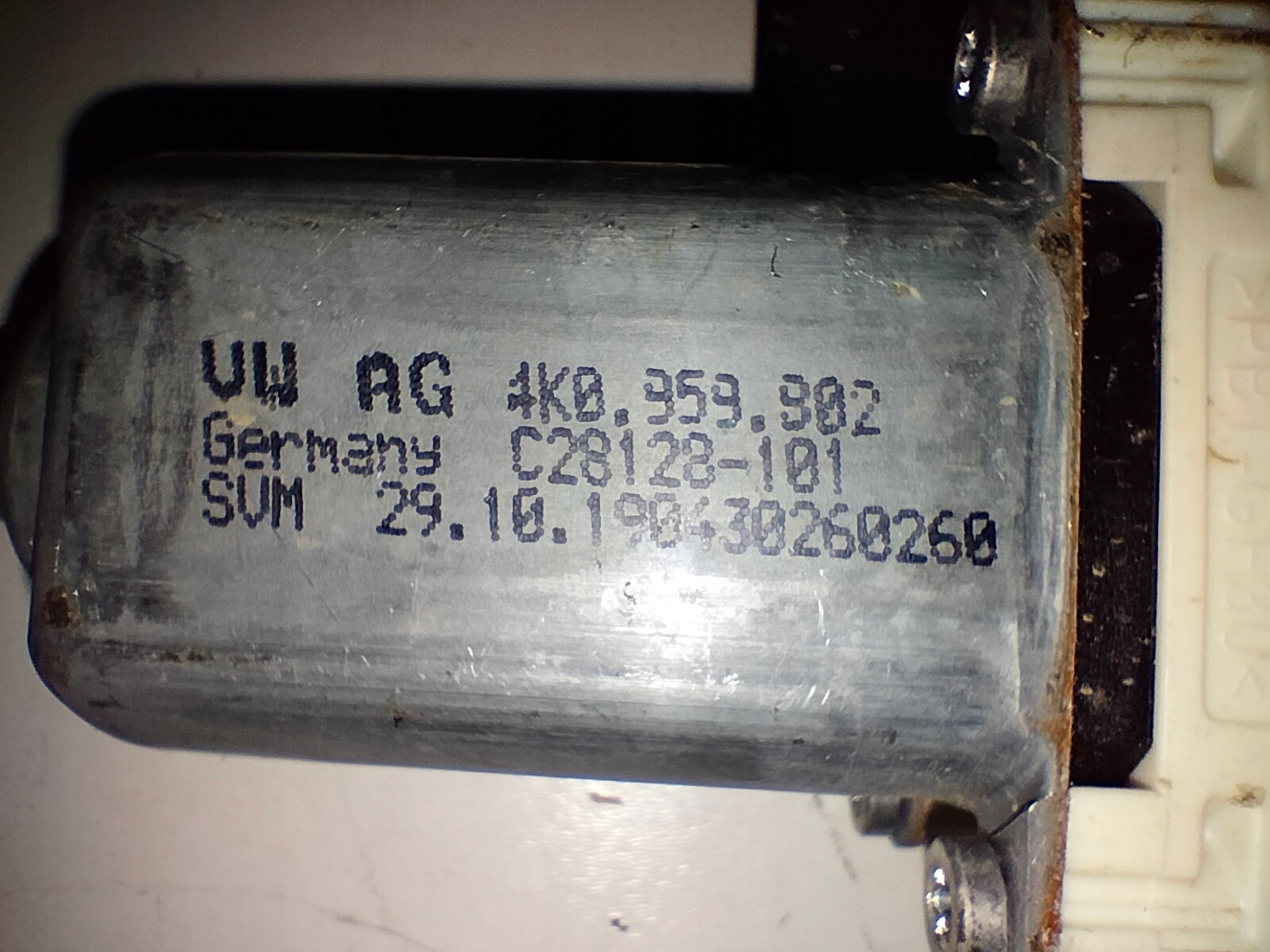 PRAVY PREDNY MOTORCEK STAHOVANIA OKNA AUDI A4 B8 07-