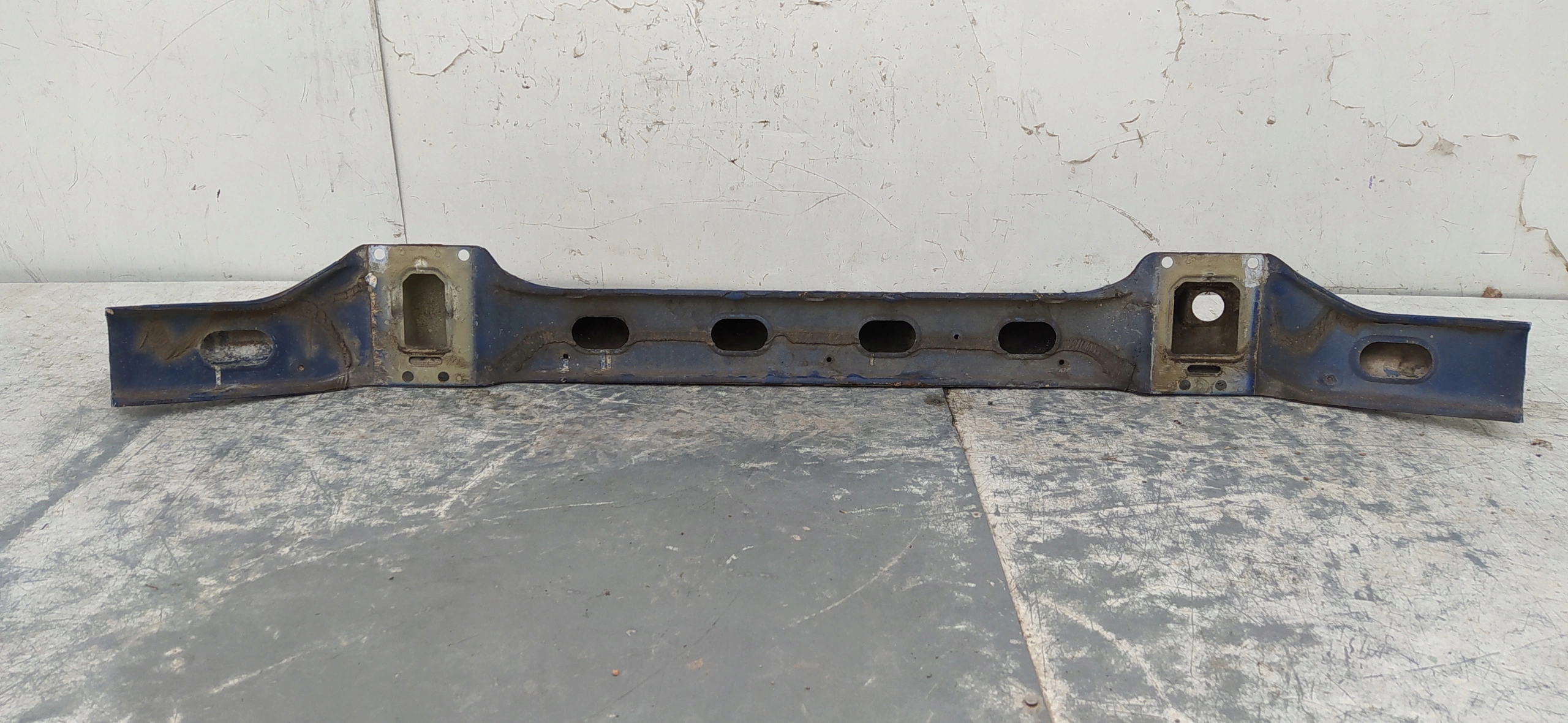 MERCEDES SPRINTER 906 VÝSTUHA PREDNÉHO NÁRAZNÍKA