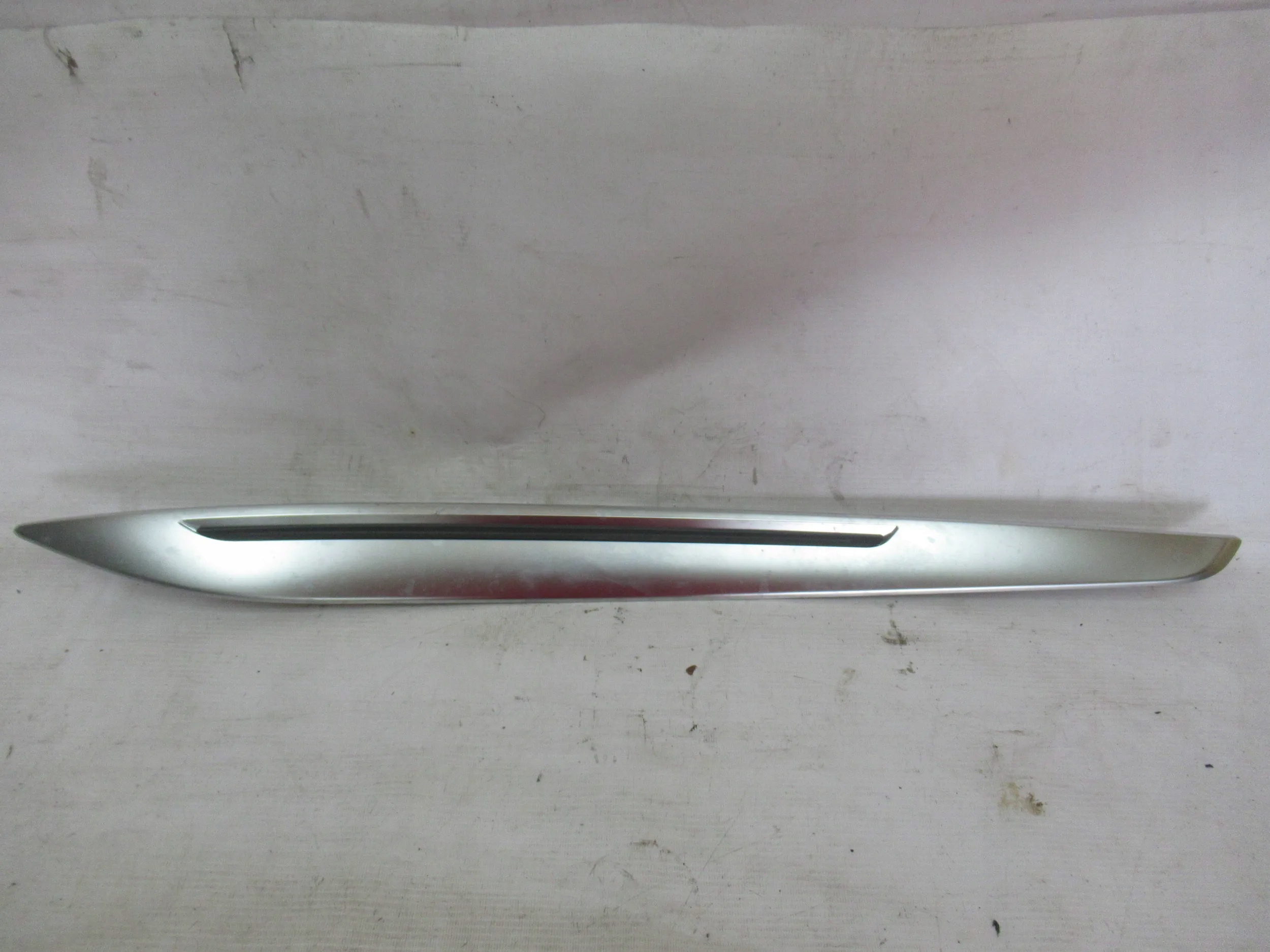 OKRASNÁ LIŠTA STREDOVÉHO TUNELA RENAULT MEGANE IV