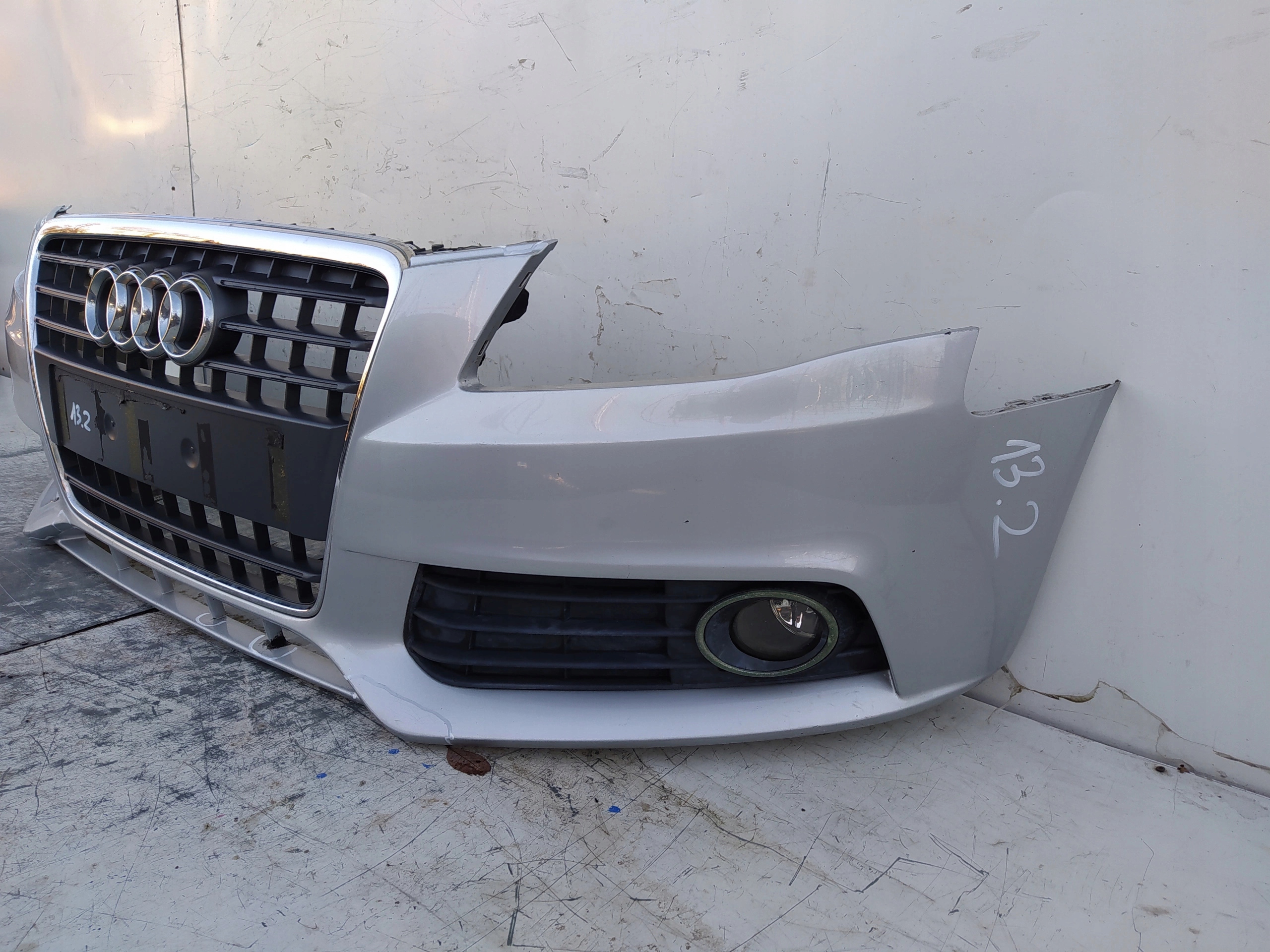 AUDI A4 B8 PREDNÝ NÁRAZNÍK 8K0807437