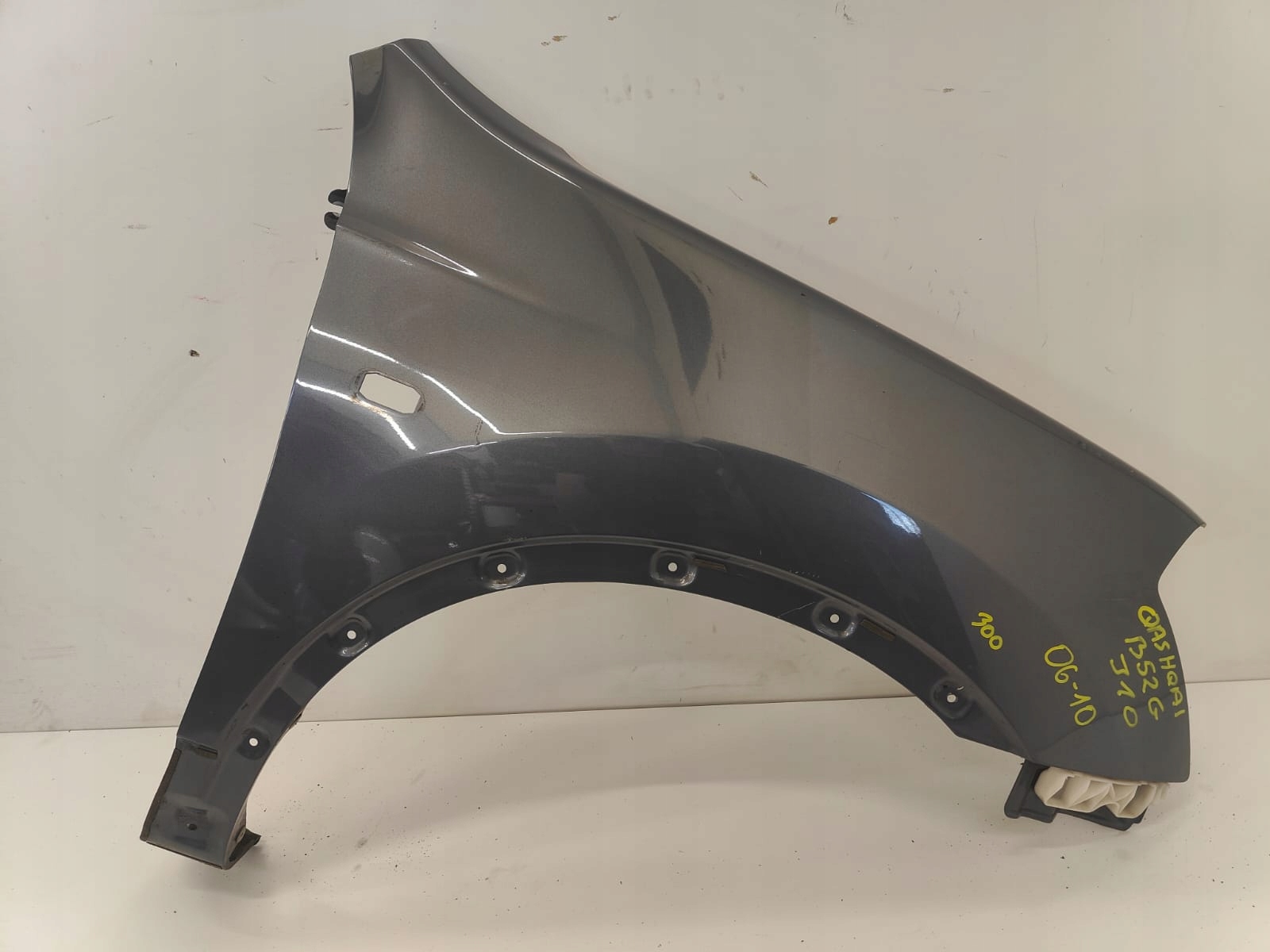 Nissan QASHQAI j10 06-10 PRAVY PREDNY BLATNIK kol: b52g