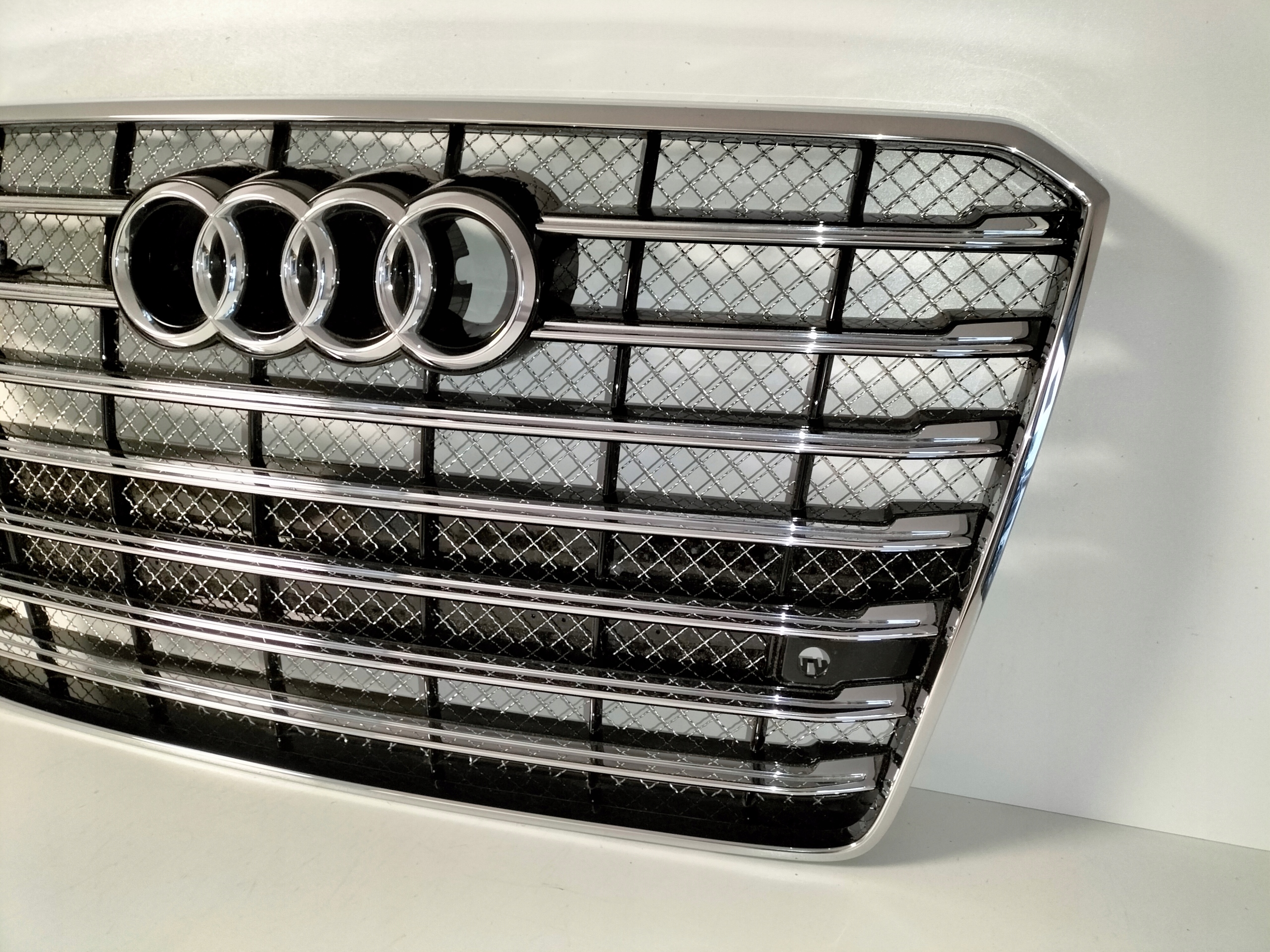 MRIEZKA LISTA AUDI A8 D4 4H0 LIFT 14-17 W12